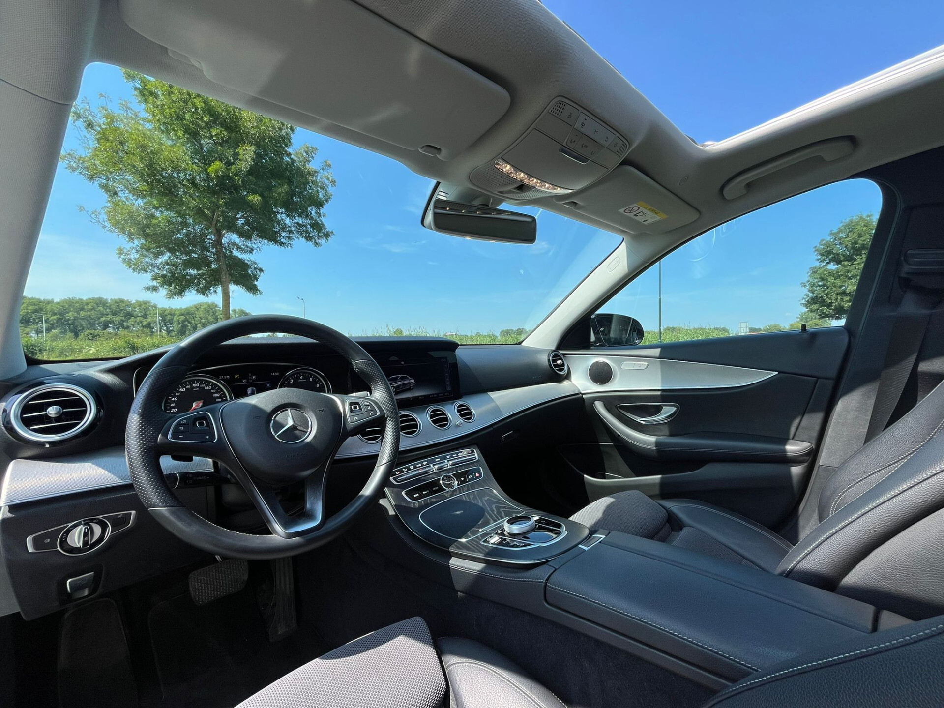 Mercedes-Benz E-Klasse 250 Avantgarde Schuifdak | Afn-Trekhaak | LED | Camera | Volledige historie Foto 24