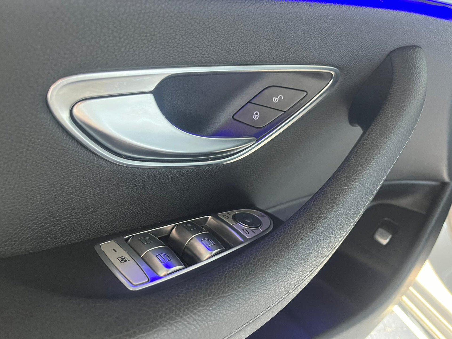 Mercedes-Benz E-Klasse 250 Avantgarde Schuifdak | Afn-Trekhaak | LED | Camera | Volledige historie Foto 29