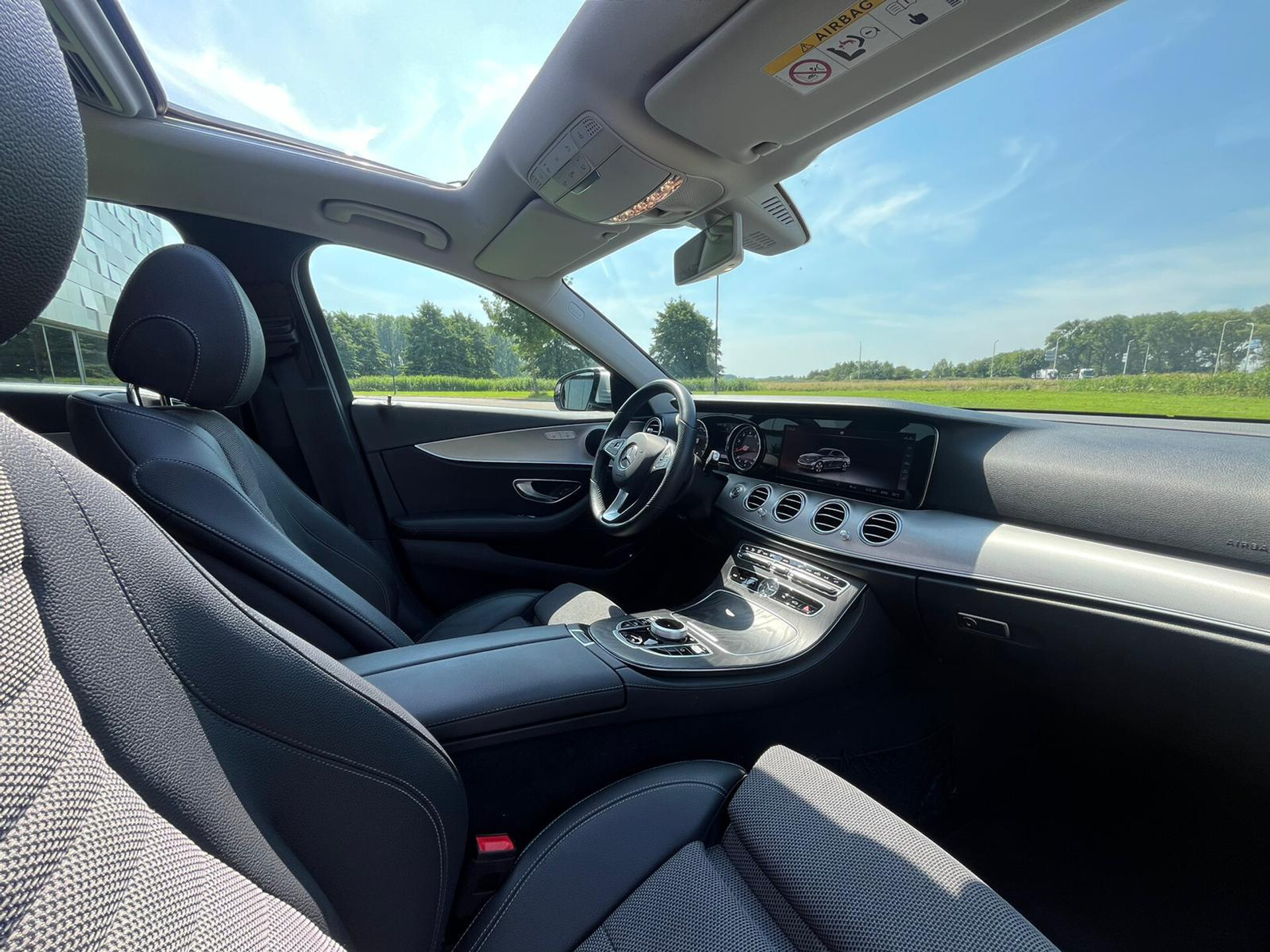 Mercedes-Benz E-Klasse 250 Avantgarde Schuifdak | Afn-Trekhaak | LED | Camera | Volledige historie Foto 3