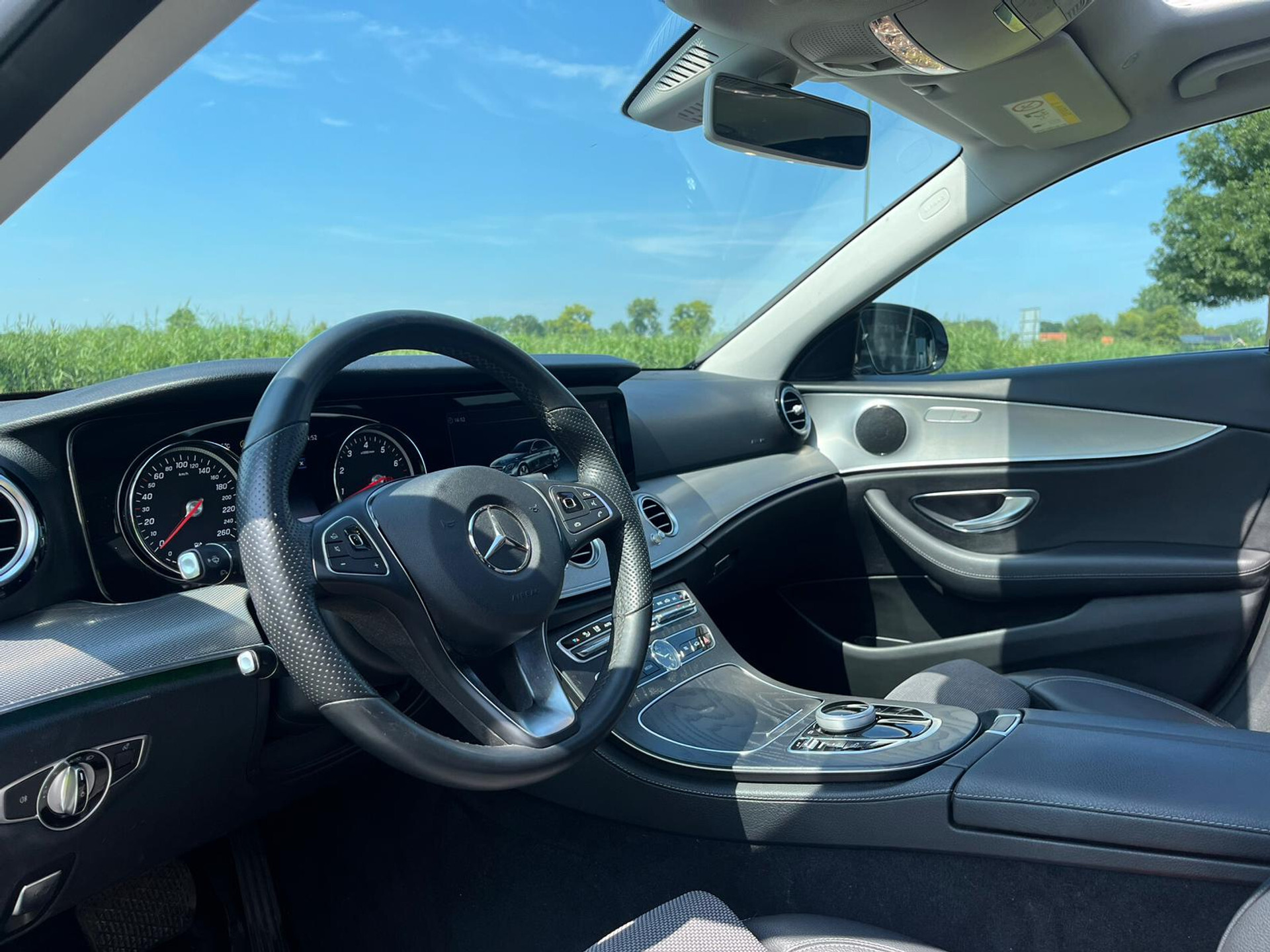 Mercedes-Benz E-Klasse 250 Avantgarde Schuifdak | Afn-Trekhaak | LED | Camera | Volledige historie Foto 31