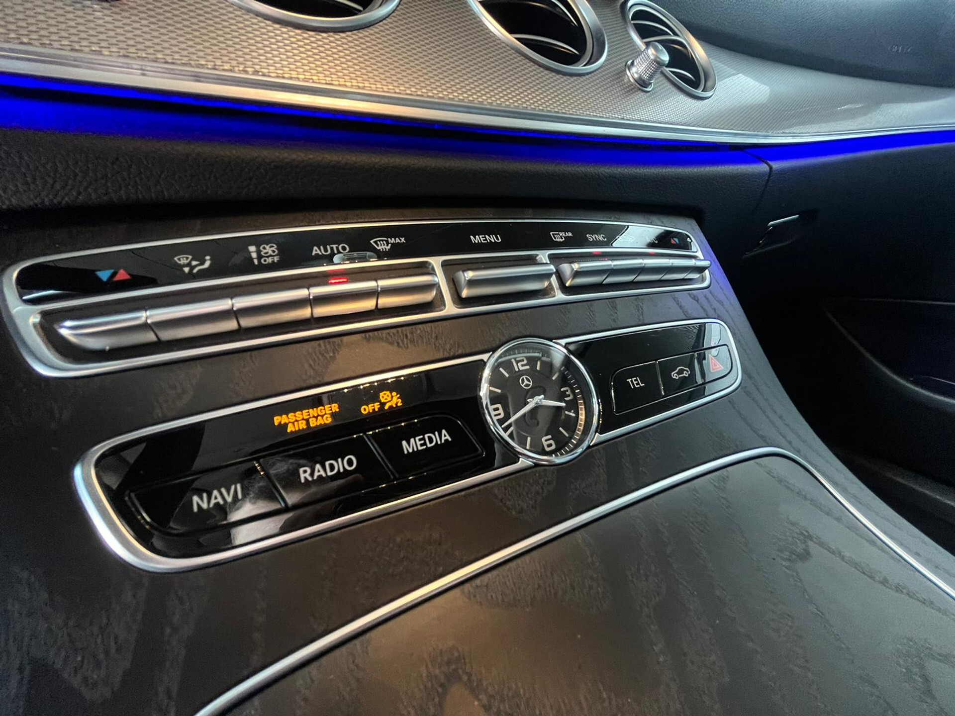 Mercedes-Benz E-Klasse 250 Avantgarde Schuifdak | Afn-Trekhaak | LED | Camera | Volledige historie Foto 37