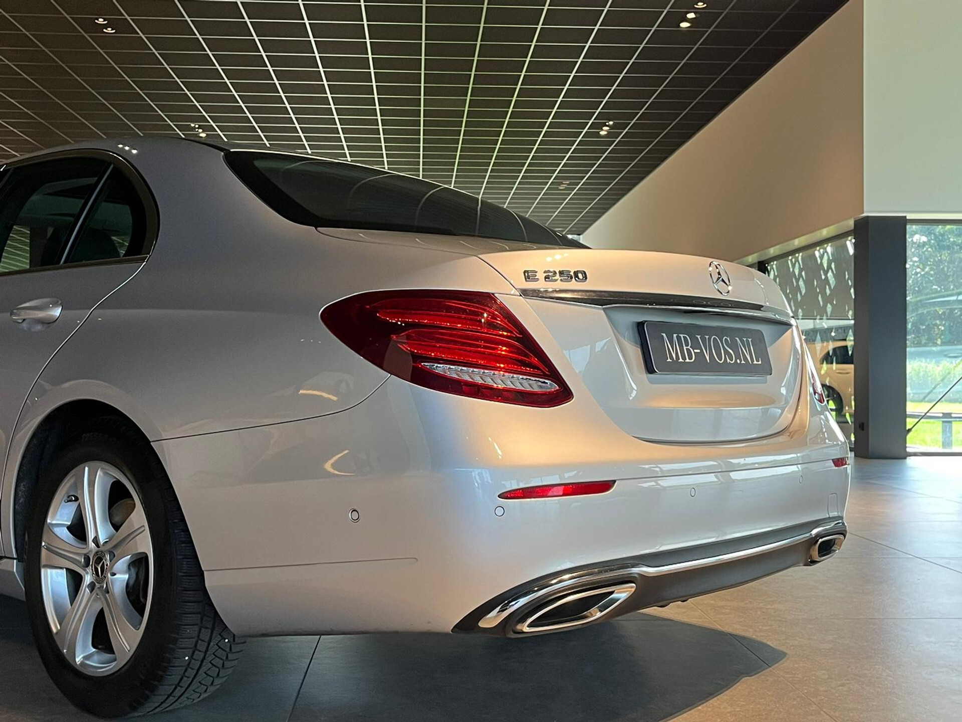 Mercedes-Benz E-Klasse 250 Avantgarde Schuifdak | Afn-Trekhaak | LED | Camera | Volledige historie Foto 43