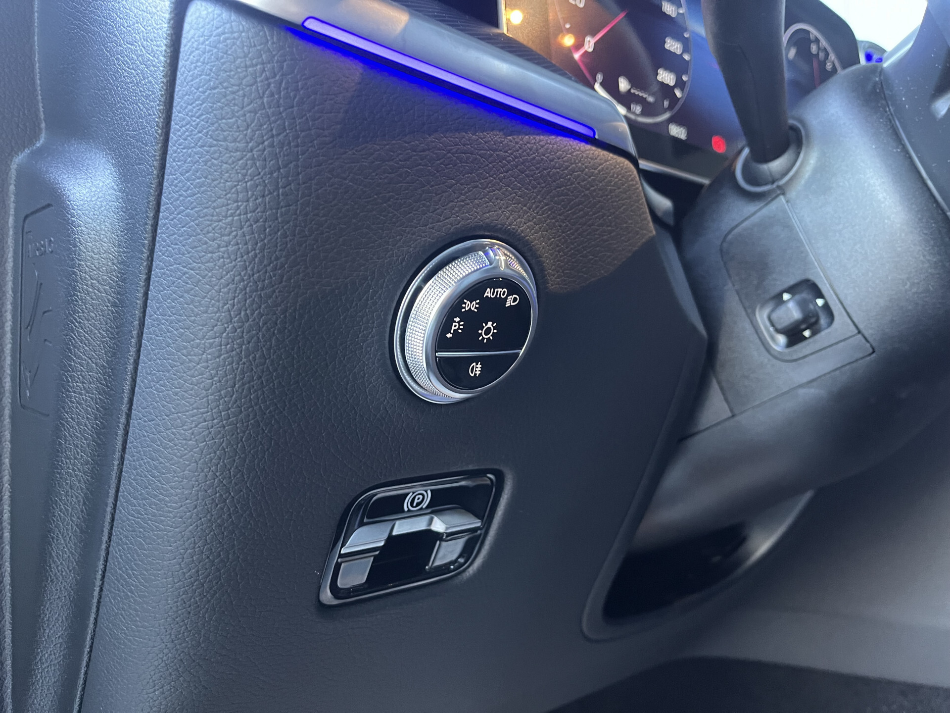 Mercedes-Benz GLC 400e 4-M AMG Burmester | Keyless | Massage | Distronic | Trekhaak | Panorama | 21" | Night | HUD | Stoelkoeling Foto 13