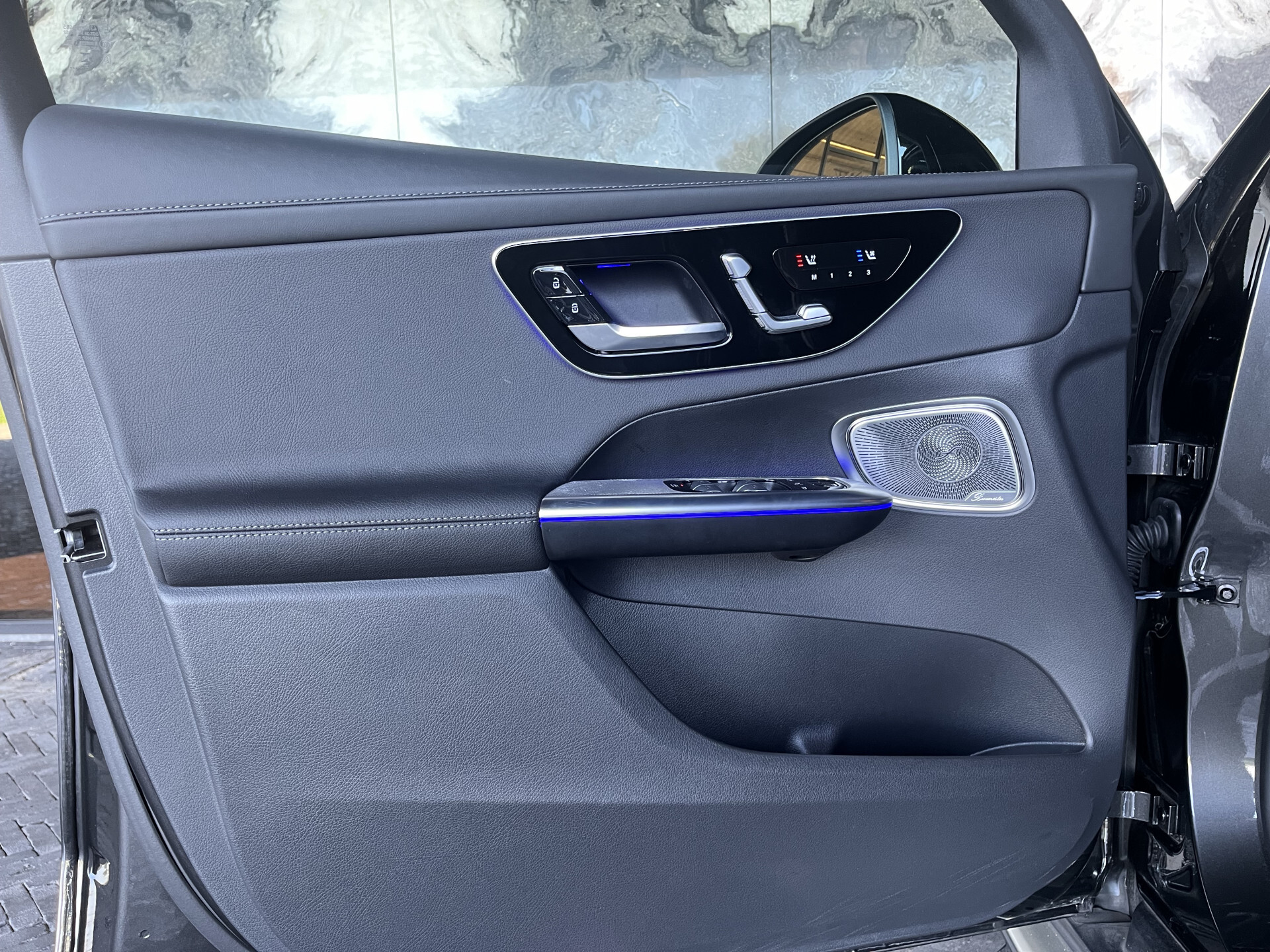 Mercedes-Benz GLC 400e 4-M AMG Burmester | Keyless | Massage | Distronic | Trekhaak | Panorama | 21" | Night | HUD | Stoelkoeling Foto 15