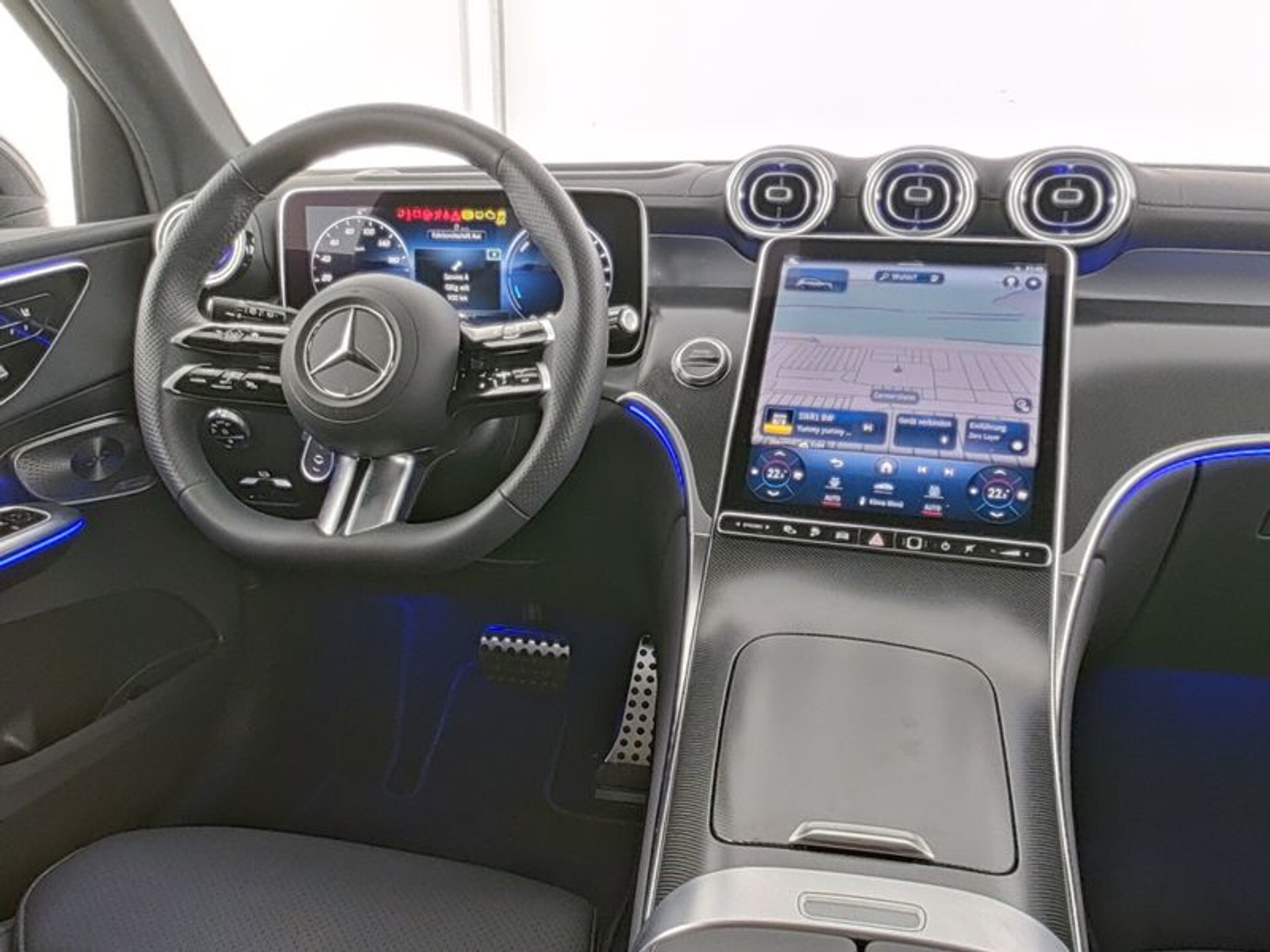 Mercedes-Benz GLC 400e 4-M AMG Burmester | Keyless | Massage | Distronic | Trekhaak | Panorama | 21" | Night | HUD | Stoelkoeling Foto 5