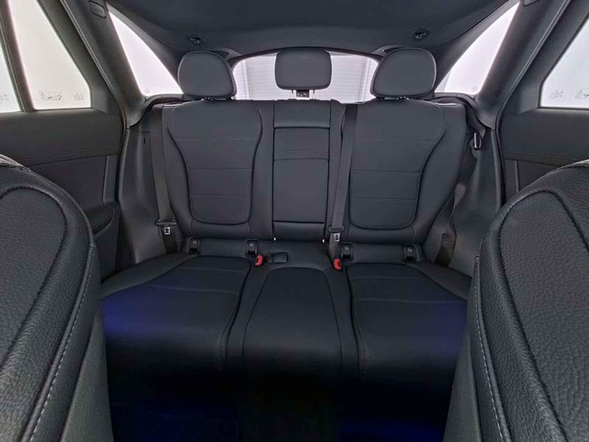 Mercedes-Benz GLC 400e 4-M AMG Burmester | Keyless | Massage | Distronic | Trekhaak | Panorama | 21" | Night | HUD | Stoelkoeling Foto 7