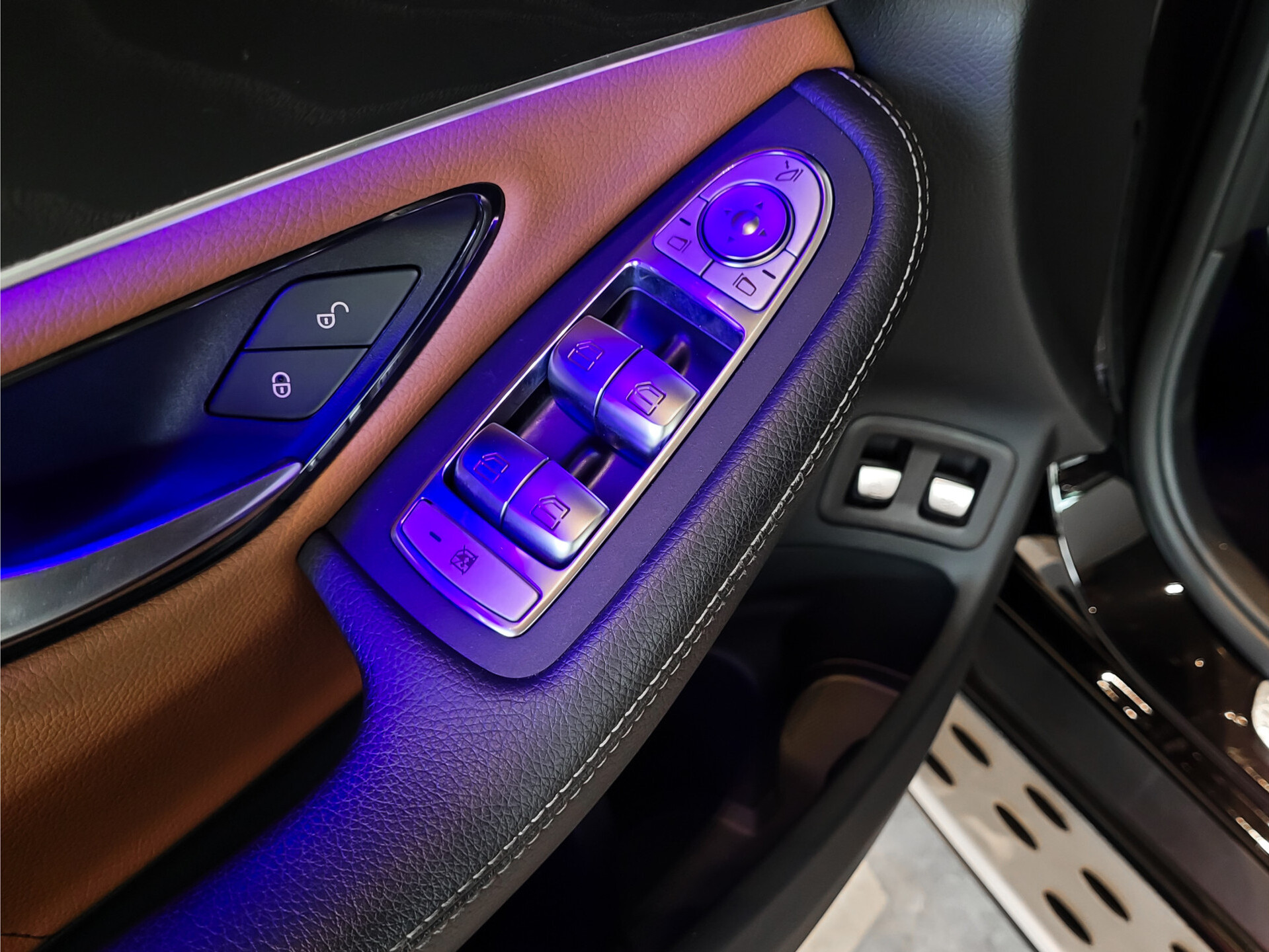 Mercedes-Benz GLC 220d 4-M AMG Night Facelift | Burmester | Panorama | Aut-Trekhaak | 20" | Treeplanken | Camera | Sfeerverlichting Foto 10