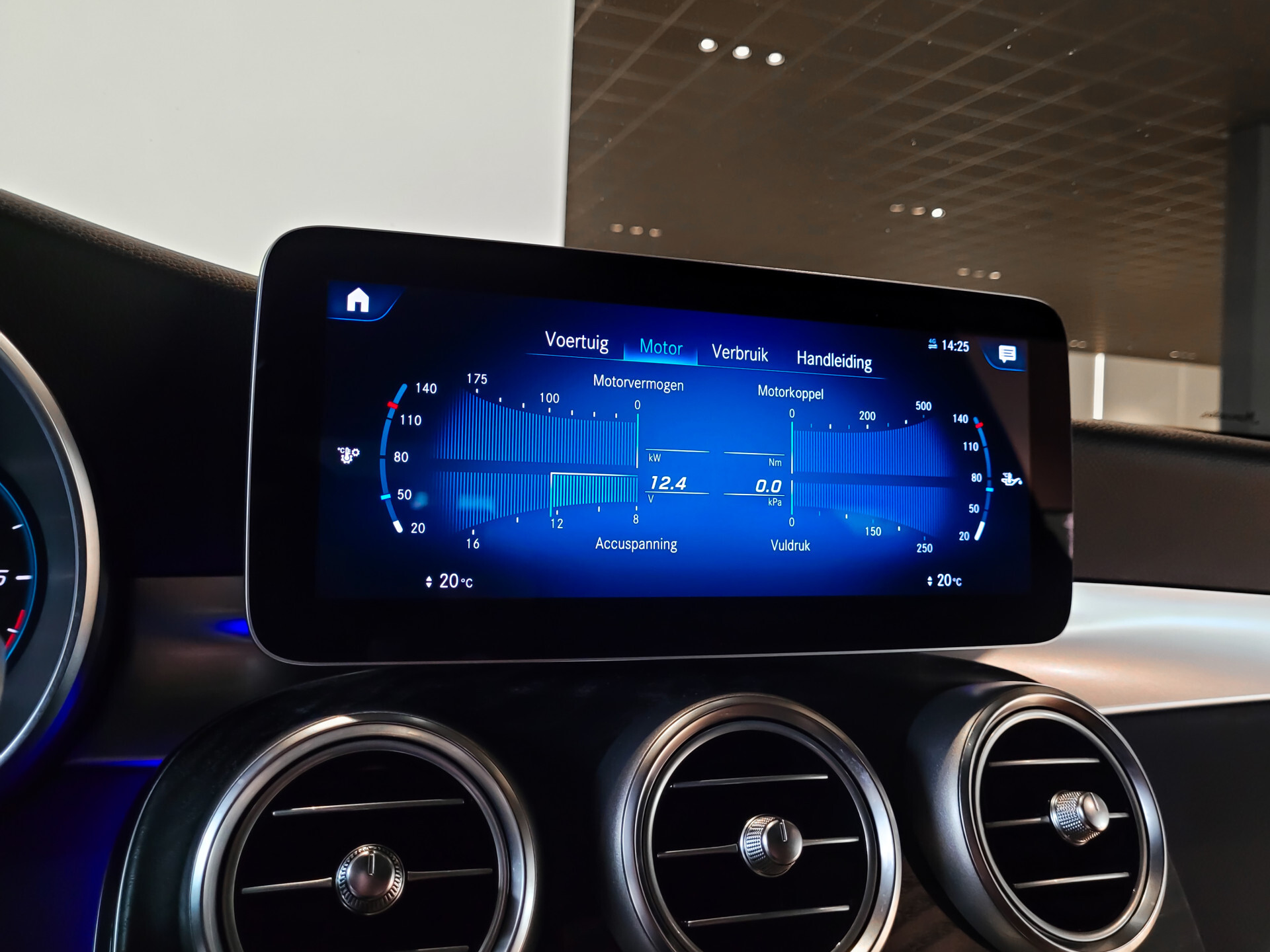 Mercedes-Benz GLC 220d 4-M AMG Night Facelift | Burmester | Panorama | Aut-Trekhaak | 20" | Treeplanken | Camera | Sfeerverlichting Foto 17