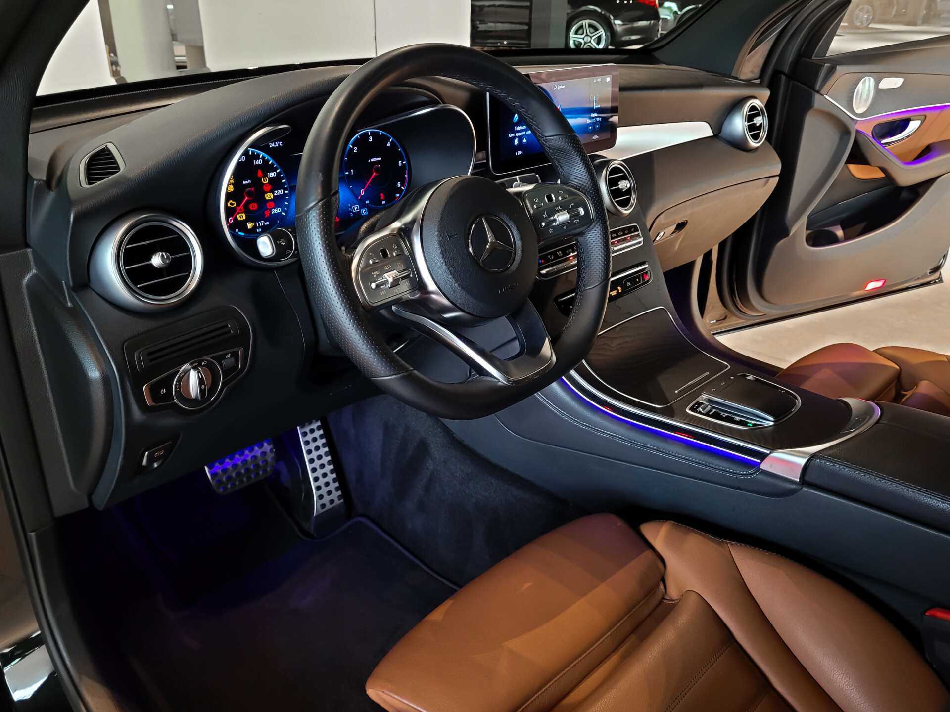 Mercedes-Benz GLC 220d 4-M AMG Night Facelift | Burmester | Panorama | Aut-Trekhaak | 20" | Treeplanken | Camera | Sfeerverlichting Foto 18