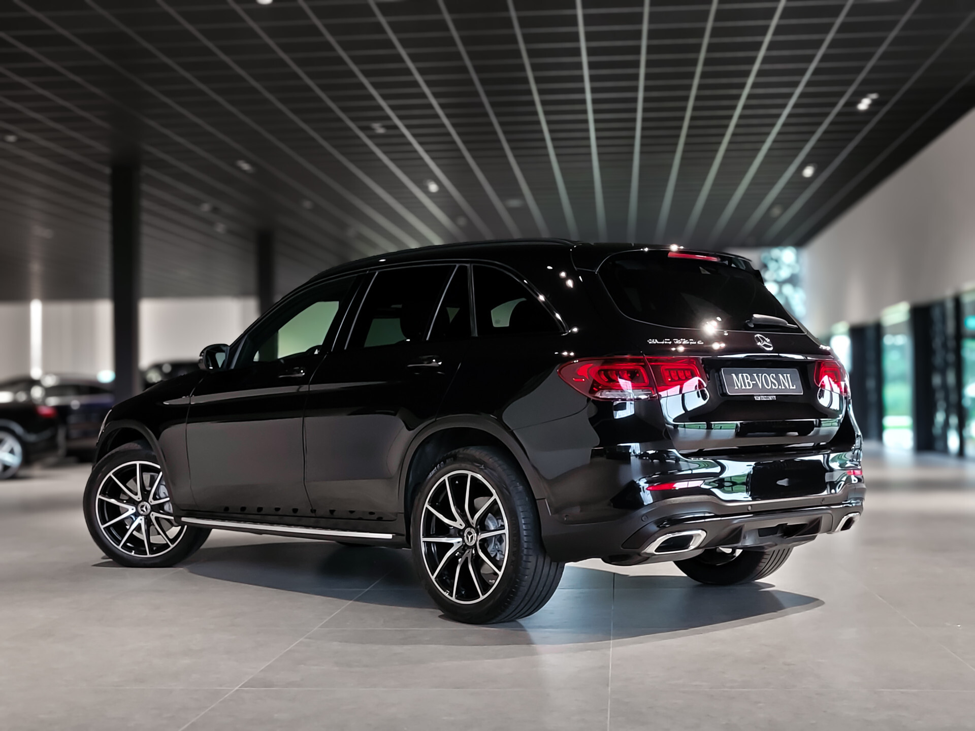 Mercedes-Benz GLC 220d 4-M AMG Night Facelift | Burmester | Panorama | Aut-Trekhaak | 20" | Treeplanken | Camera | Sfeerverlichting Foto 2