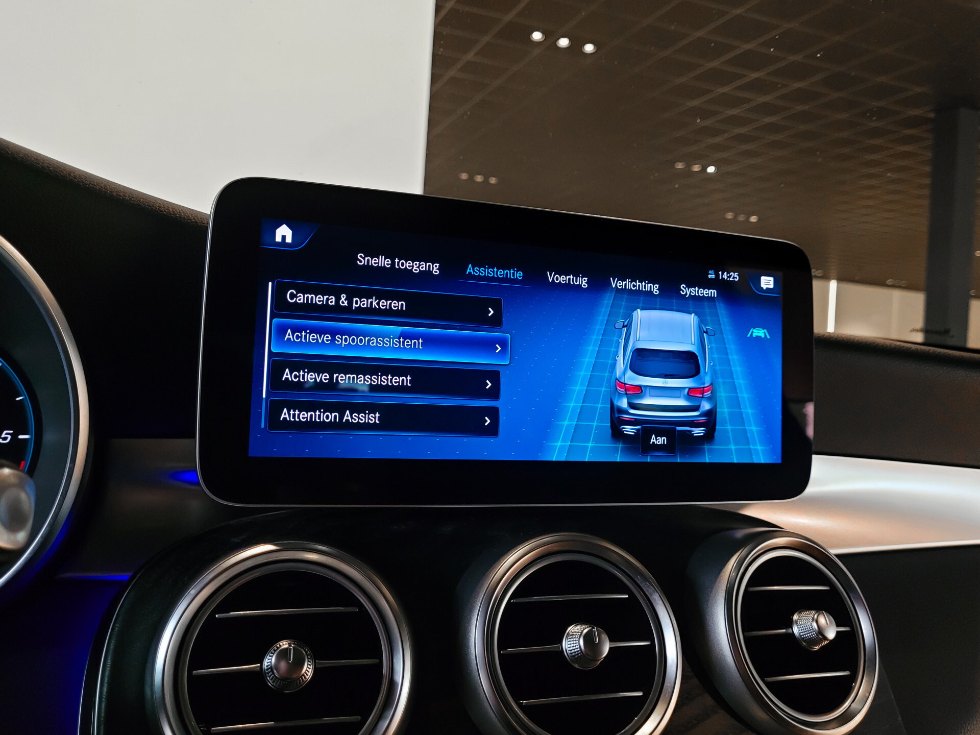 Mercedes-Benz GLC 220d 4-M AMG Night Facelift | Burmester | Panorama | Aut-Trekhaak | 20" | Treeplanken | Camera | Sfeerverlichting Foto 21