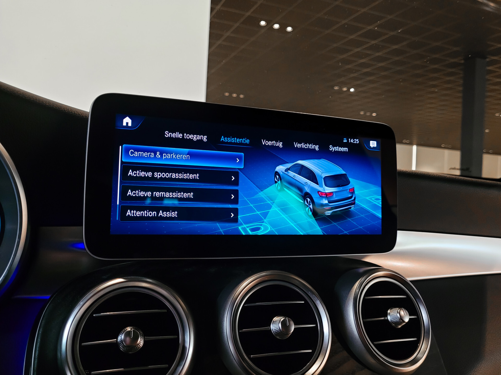 Mercedes-Benz GLC 220d 4-M AMG Night Facelift | Burmester | Panorama | Aut-Trekhaak | 20" | Treeplanken | Camera | Sfeerverlichting Foto 23