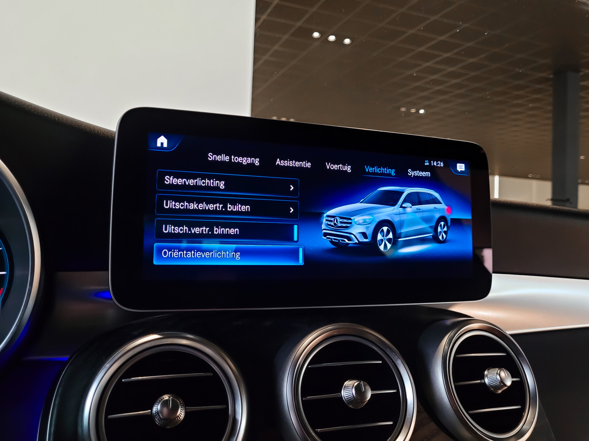 Mercedes-Benz GLC 220d 4-M AMG Night Facelift | Burmester | Panorama | Aut-Trekhaak | 20" | Treeplanken | Camera | Sfeerverlichting Foto 29