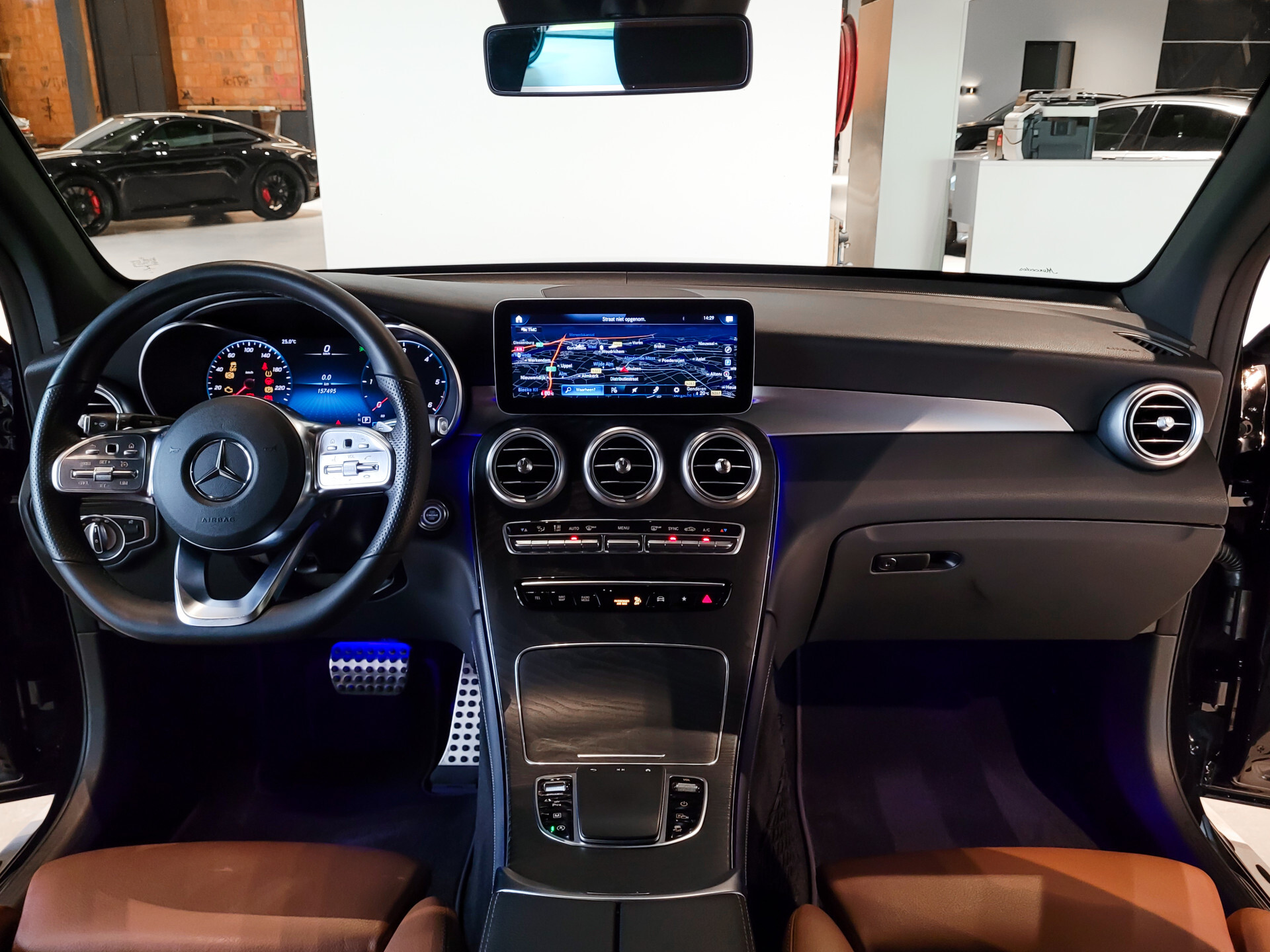 Mercedes-Benz GLC 220d 4-M AMG Night Facelift | Burmester | Panorama | Aut-Trekhaak | 20" | Treeplanken | Camera | Sfeerverlichting Foto 32