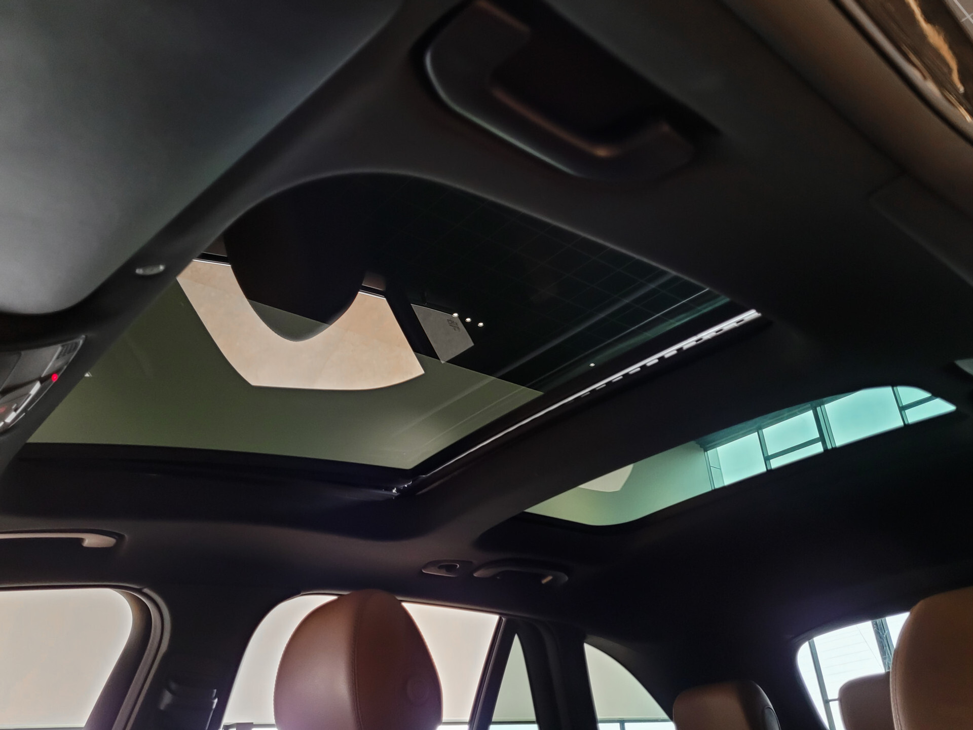 Mercedes-Benz GLC 220d 4-M AMG Night Facelift | Burmester | Panorama | Aut-Trekhaak | 20" | Treeplanken | Camera | Sfeerverlichting Foto 34