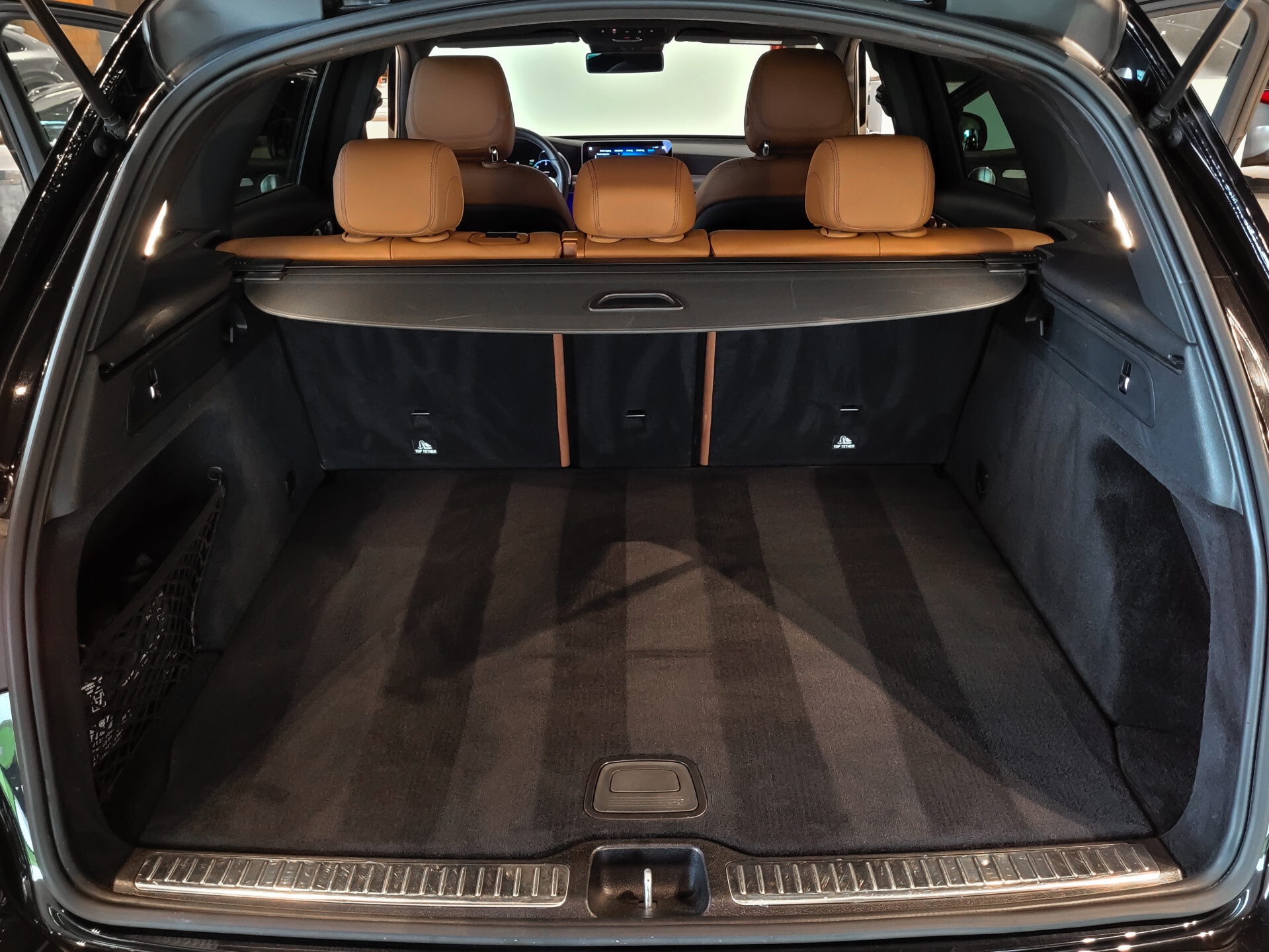 Mercedes-Benz GLC 220d 4-M AMG Night Facelift | Burmester | Panorama | Aut-Trekhaak | 20" | Treeplanken | Camera | Sfeerverlichting Foto 36