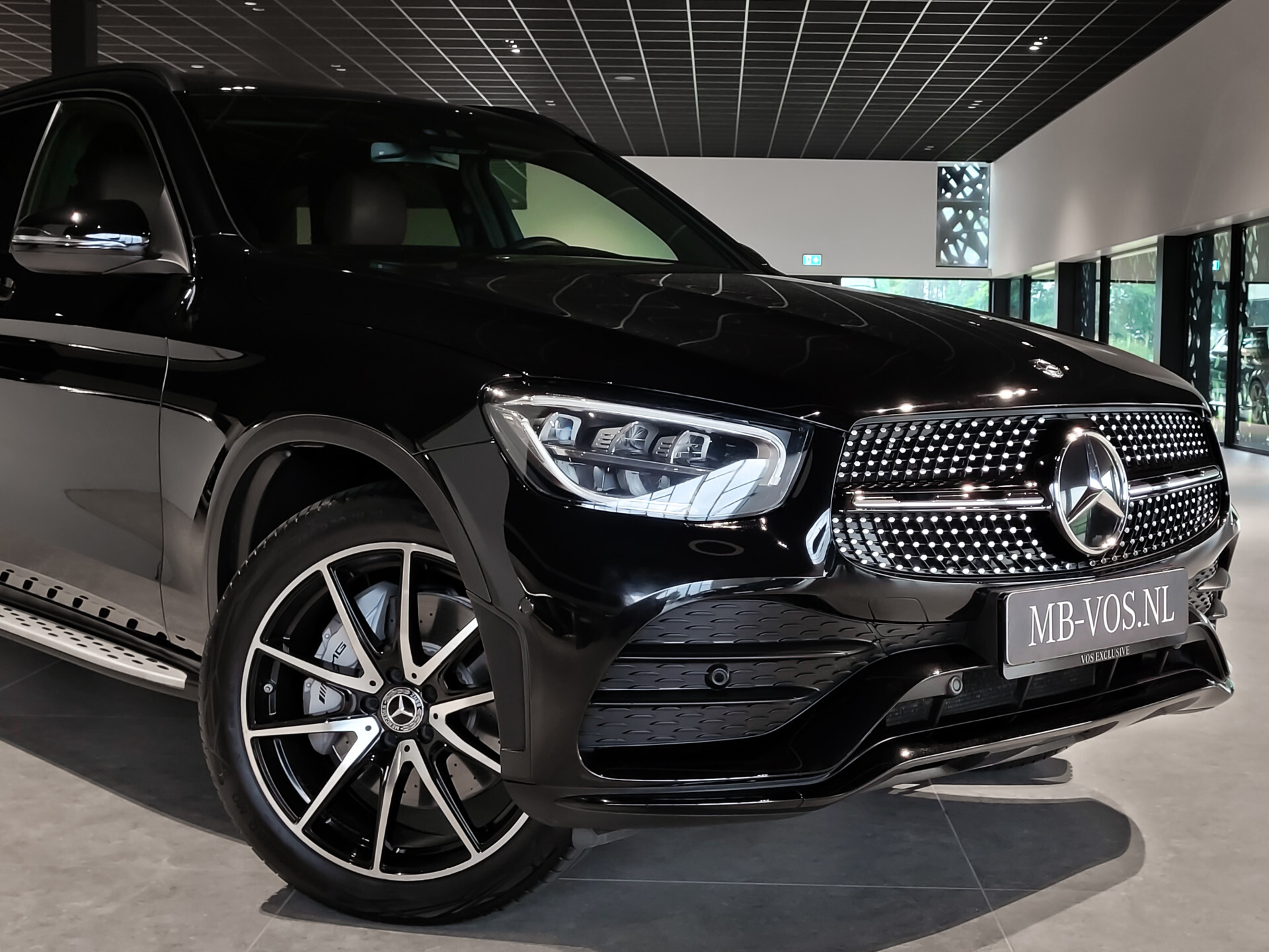 Mercedes-Benz GLC 220d 4-M AMG Night Facelift | Burmester | Panorama | Aut-Trekhaak | 20" | Treeplanken | Camera | Sfeerverlichting Foto 37