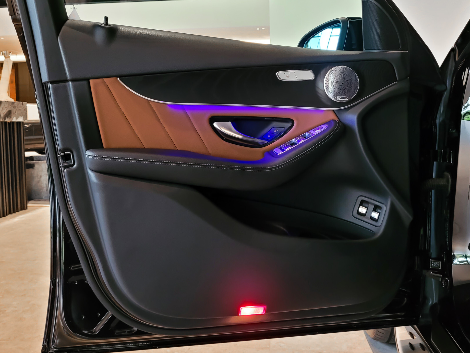 Mercedes-Benz GLC 220d 4-M AMG Night Facelift | Burmester | Panorama | Aut-Trekhaak | 20" | Treeplanken | Camera | Sfeerverlichting Foto 8