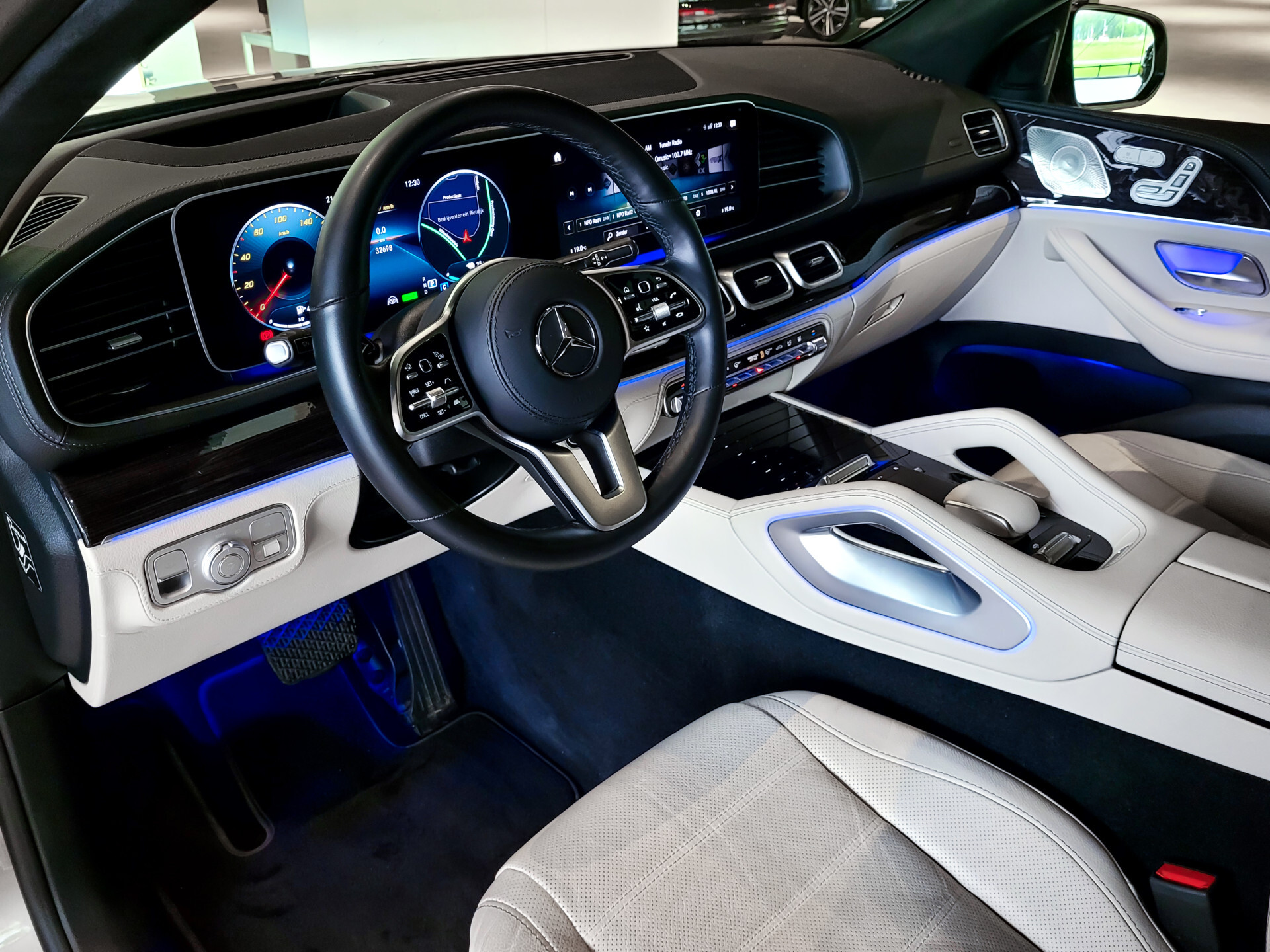 Mercedes-Benz GLE Coupé 350 e 4-M AMG Luchtvering | Massage | HUD | Distronic | Stoelkoeling | Trekhaak | Burmester | Night Foto 16