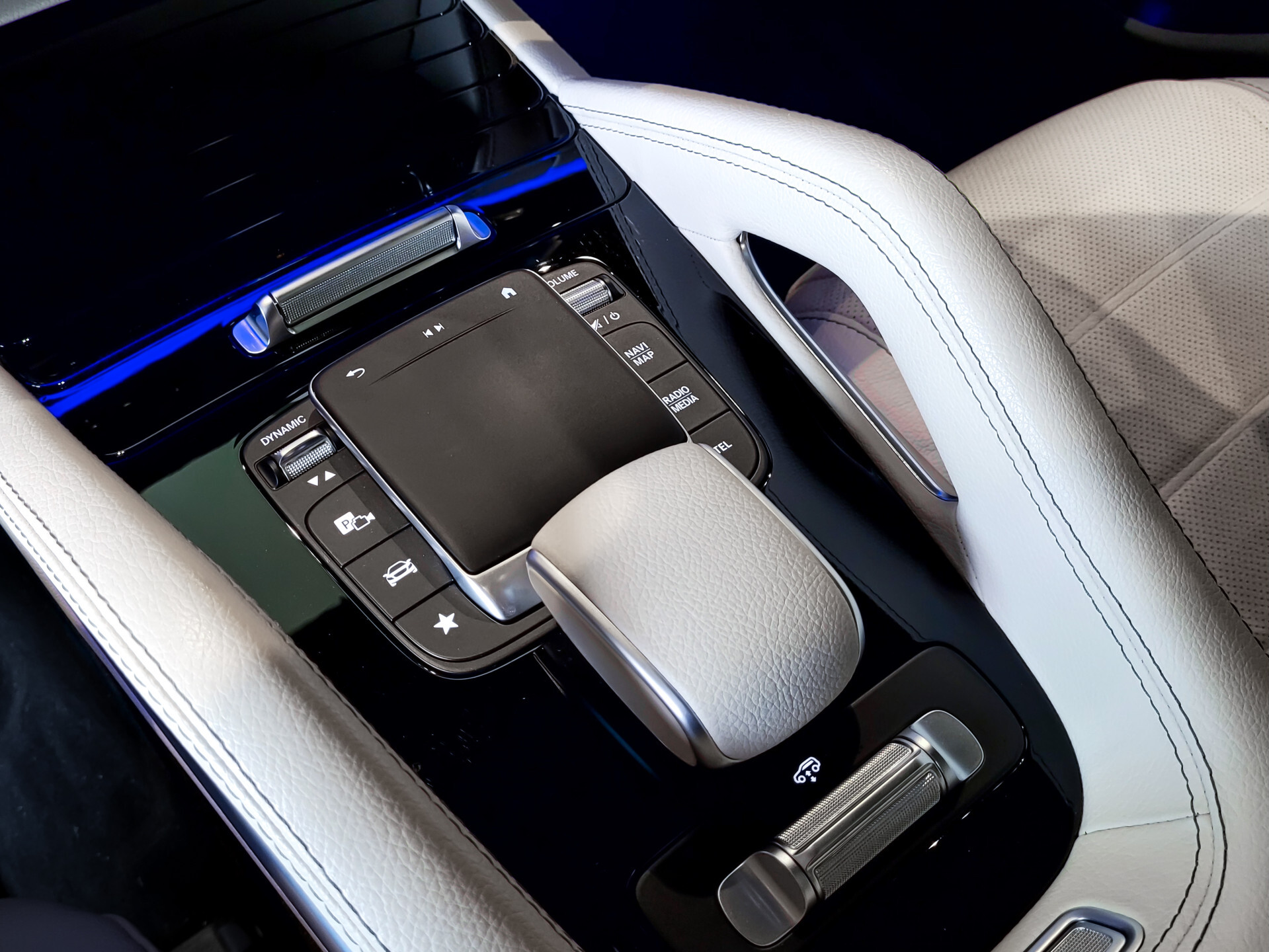 Mercedes-Benz GLE Coupé 350 e 4-M AMG Luchtvering | Massage | HUD | Distronic | Stoelkoeling | Trekhaak | Burmester | Night Foto 27