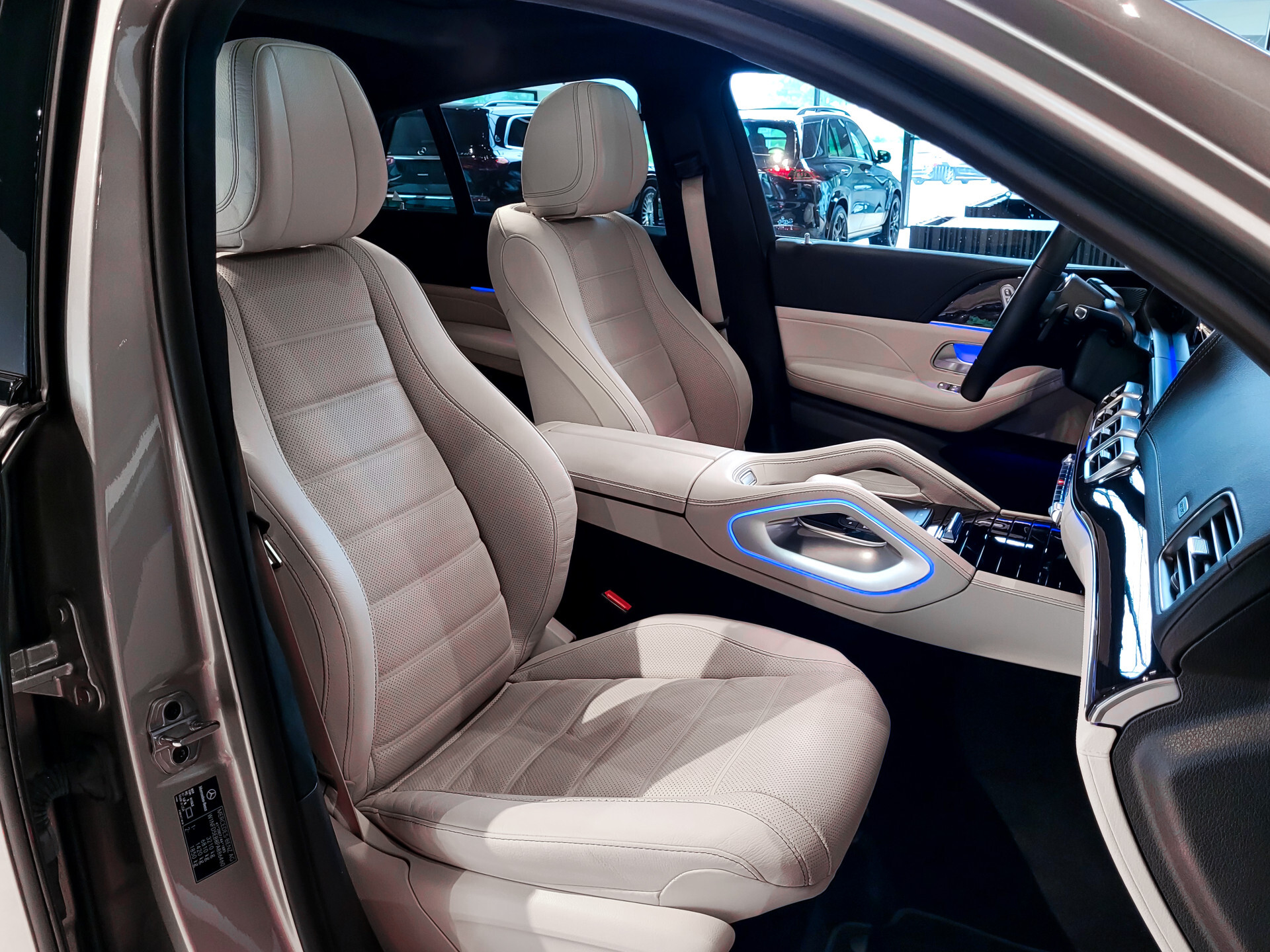 Mercedes-Benz GLE Coupé 350 e 4-M AMG Luchtvering | Massage | HUD | Distronic | Stoelkoeling | Trekhaak | Burmester | Night Foto 3