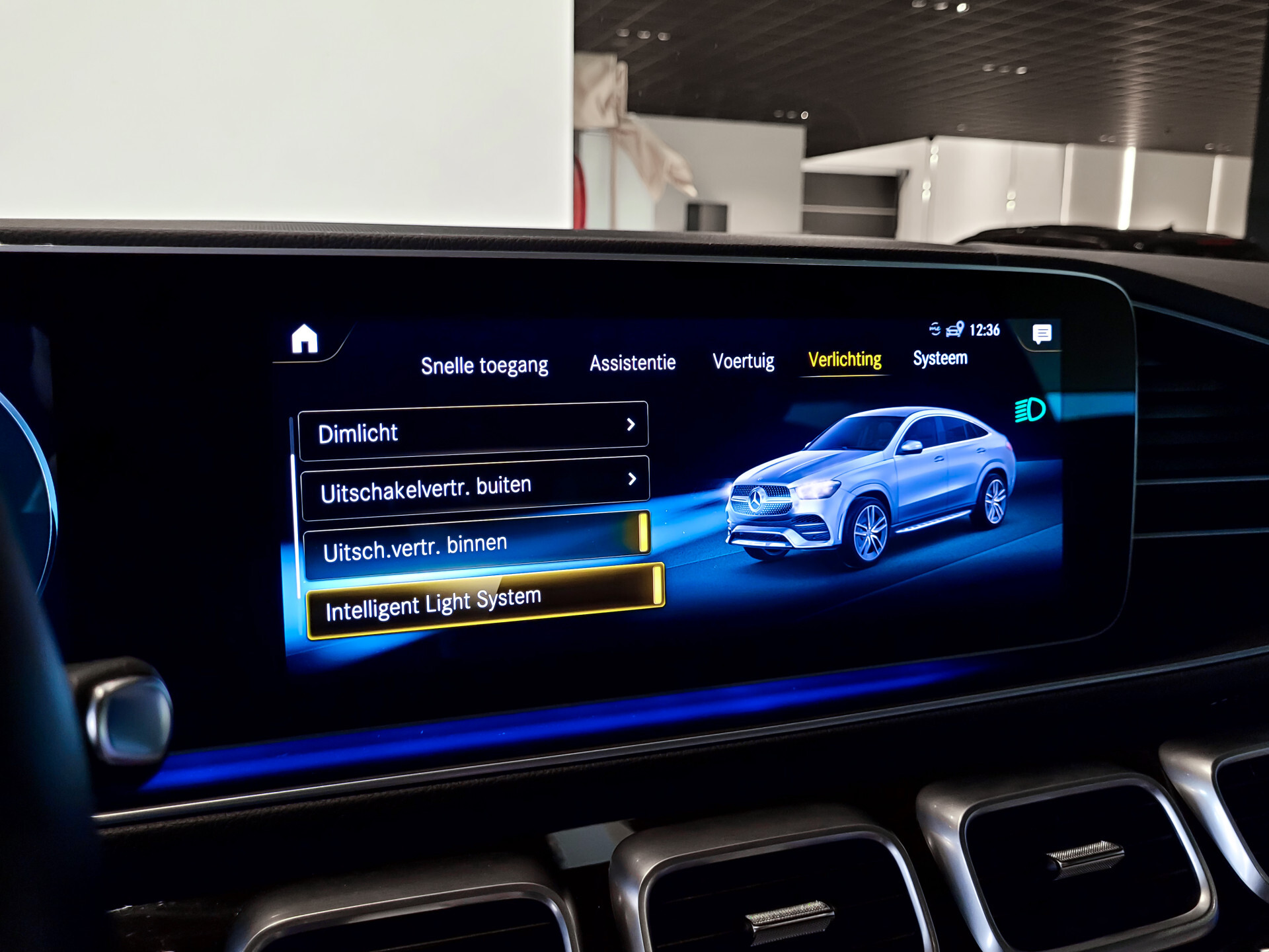 Mercedes-Benz GLE Coupé 350 e 4-M AMG Luchtvering | Massage | HUD | Distronic | Stoelkoeling | Trekhaak | Burmester | Night Foto 32