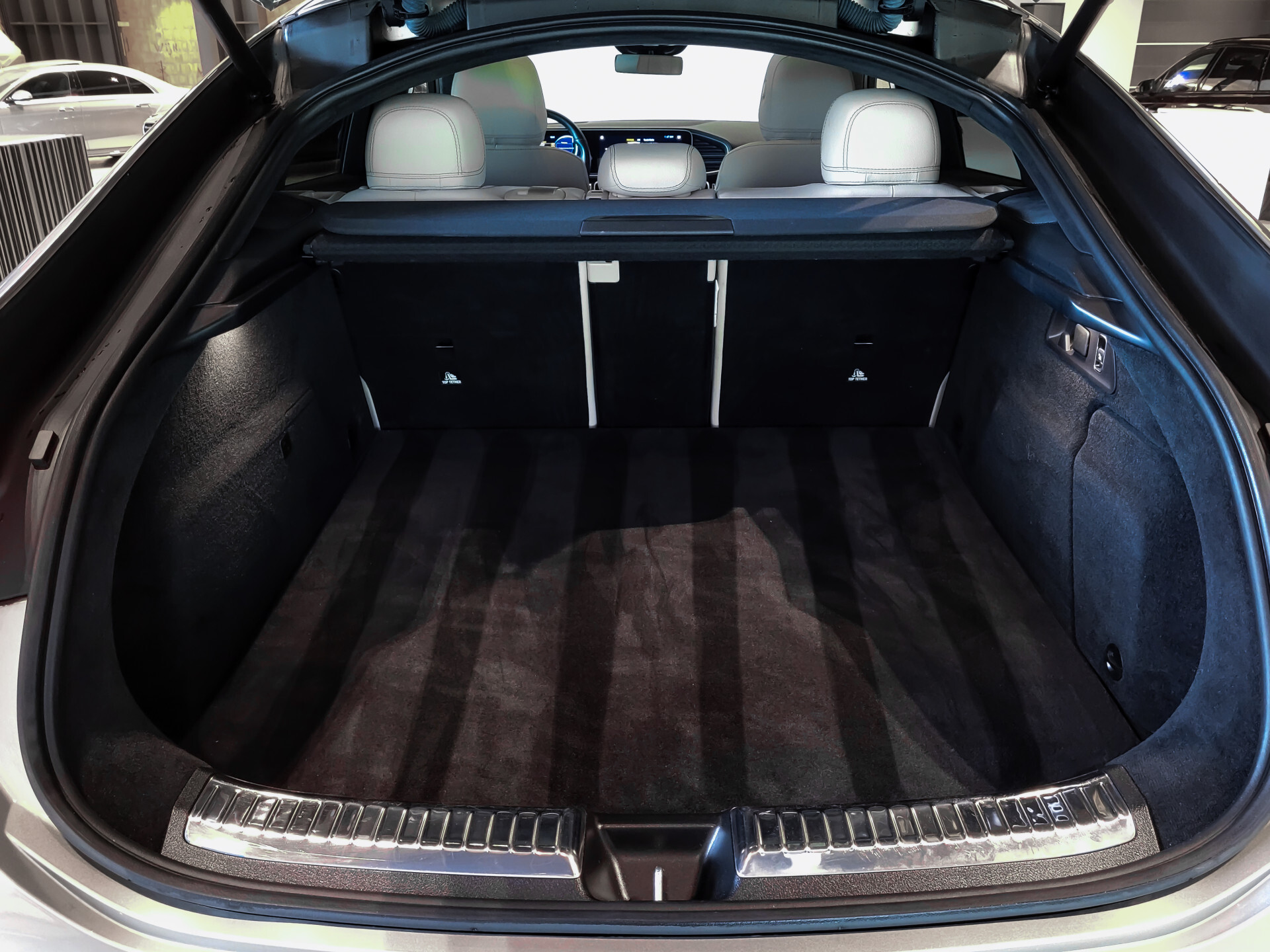 Mercedes-Benz GLE Coupé 350 e 4-M AMG Luchtvering | Massage | HUD | Distronic | Stoelkoeling | Trekhaak | Burmester | Night Foto 39