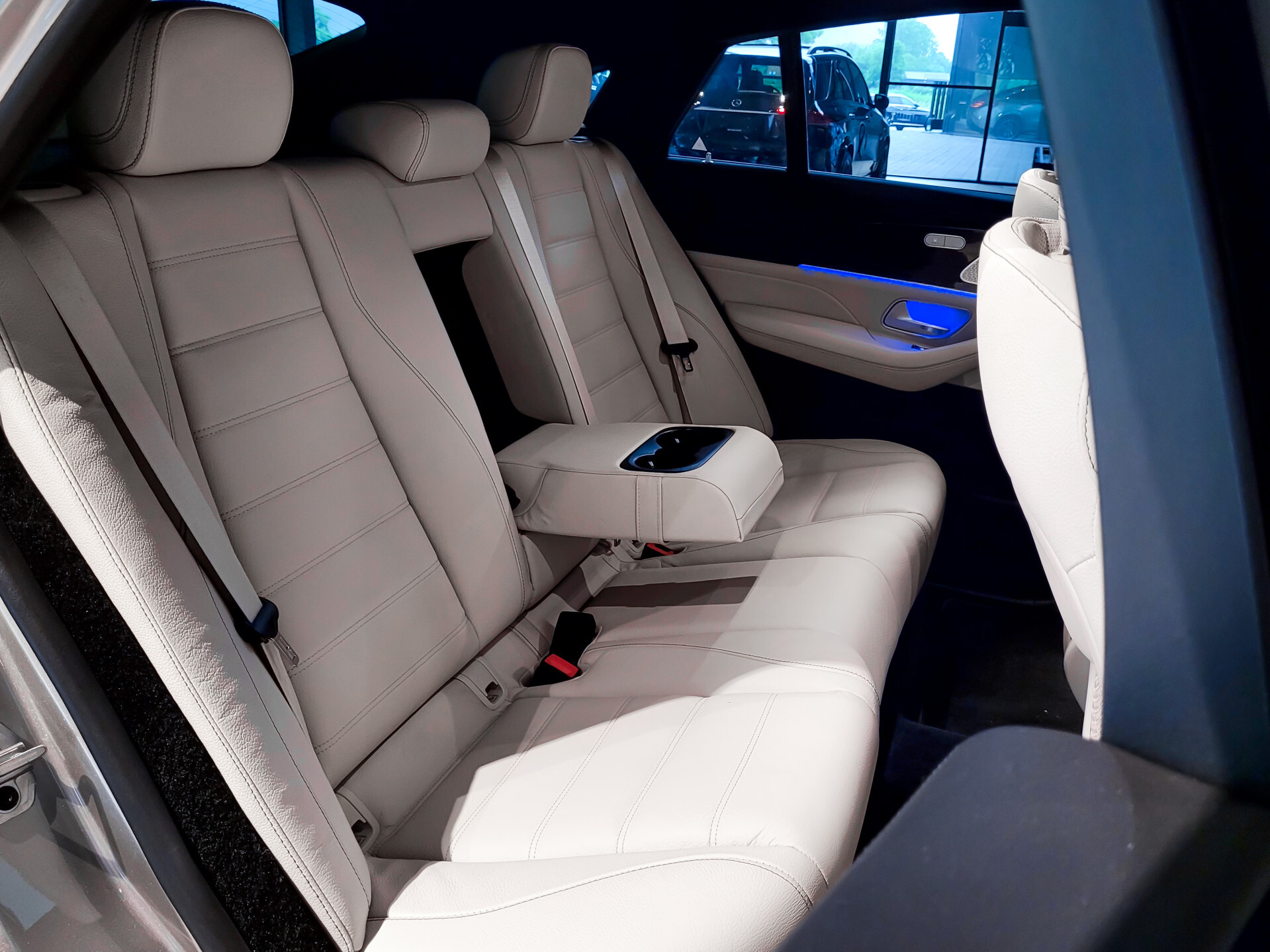 Mercedes-Benz GLE Coupé 350 e 4-M AMG Luchtvering | Massage | HUD | Distronic | Stoelkoeling | Trekhaak | Burmester | Night Foto 4