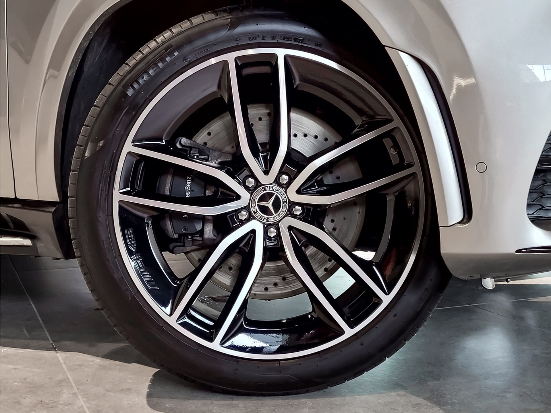 Mercedes-Benz GLE Coupé 350 e 4-M AMG Luchtvering | Massage | HUD | Distronic | Stoelkoeling | Trekhaak | Burmester | Night Foto 42