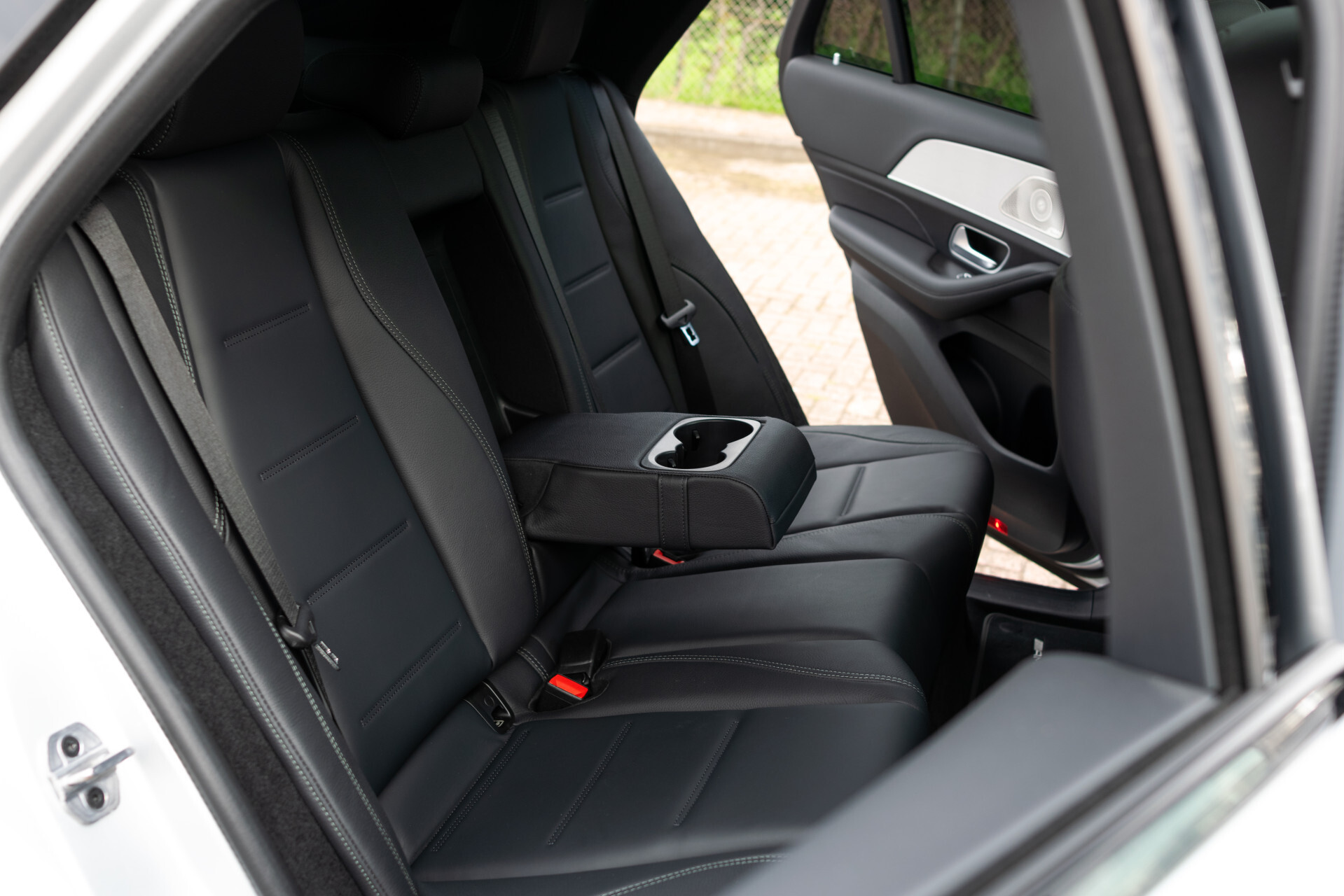 Mercedes-Benz GLE Coupé 350 e 4-M AMG Luchtvering | Night | HUD | Rij-assistentie | Mem | 22" | Softclose | Burmester | 360 Foto 4