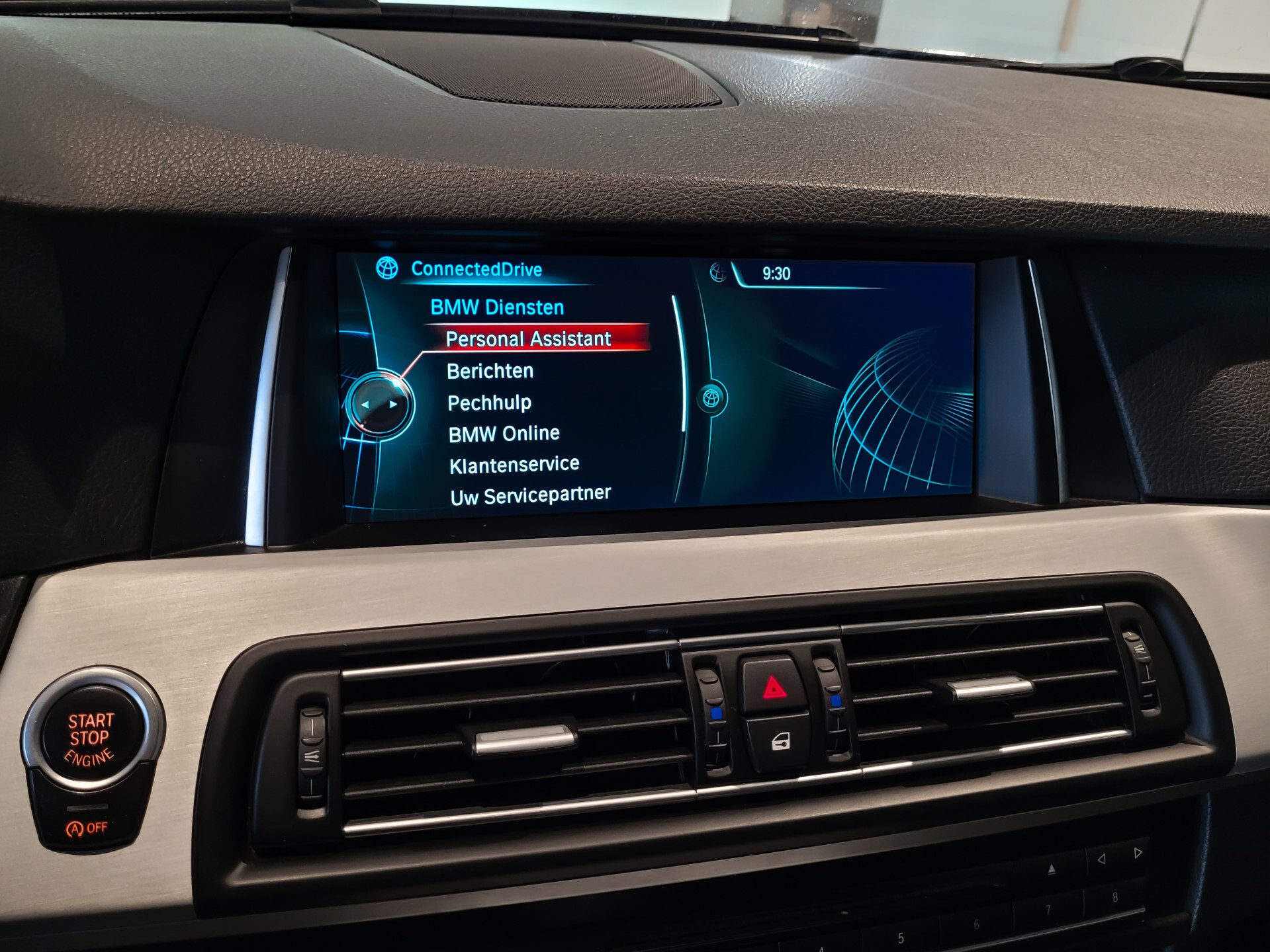 BMW 5 Serie Touring 520d High Executive Panoramadak | Sportstoelen | Aut-Trekhaak | Keyless | EDC | 18" | Leder Foto 14