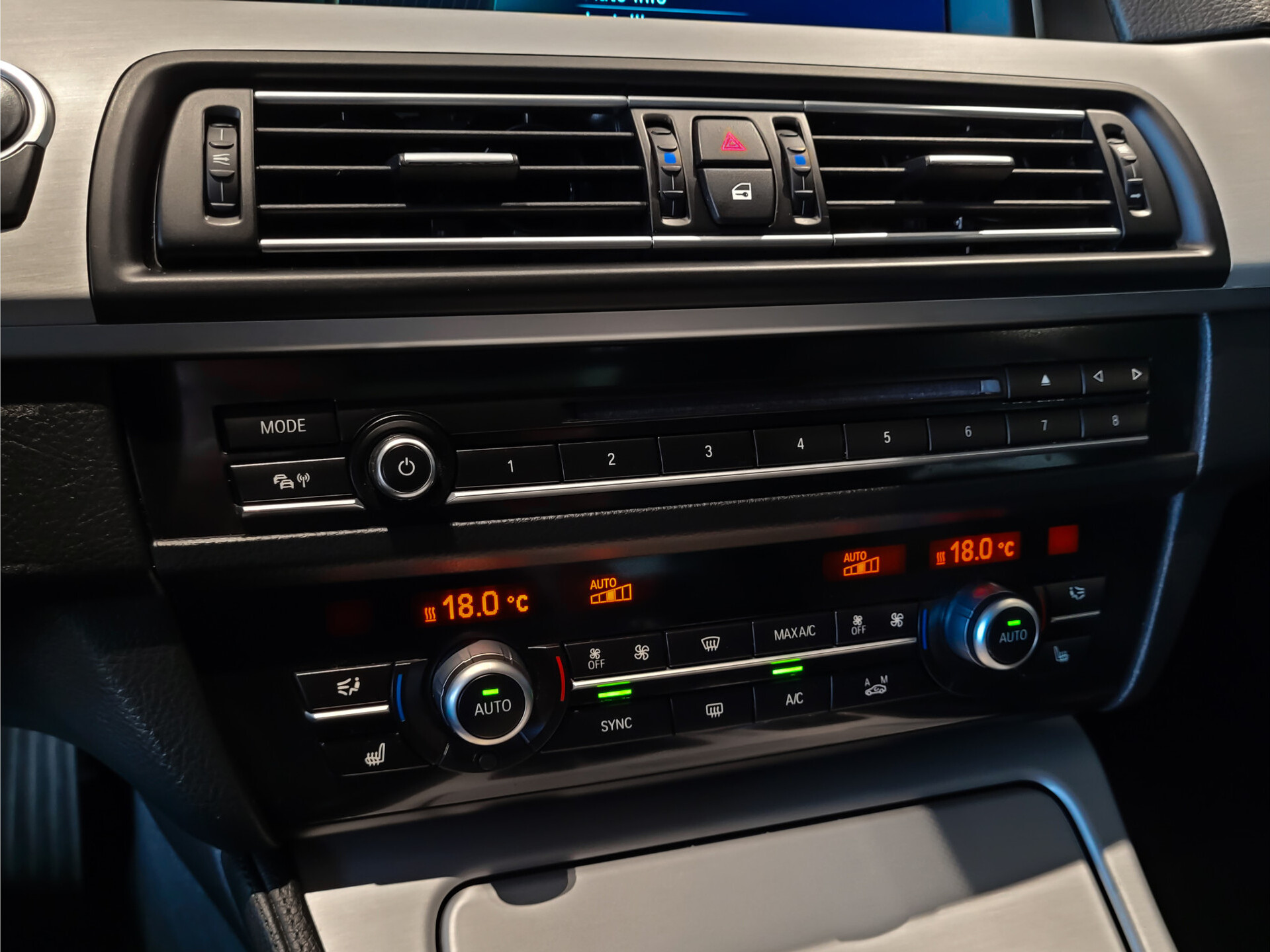 BMW 5 Serie Touring 520d High Executive Panoramadak | Sportstoelen | Aut-Trekhaak | Keyless | EDC | 18" | Leder Foto 20