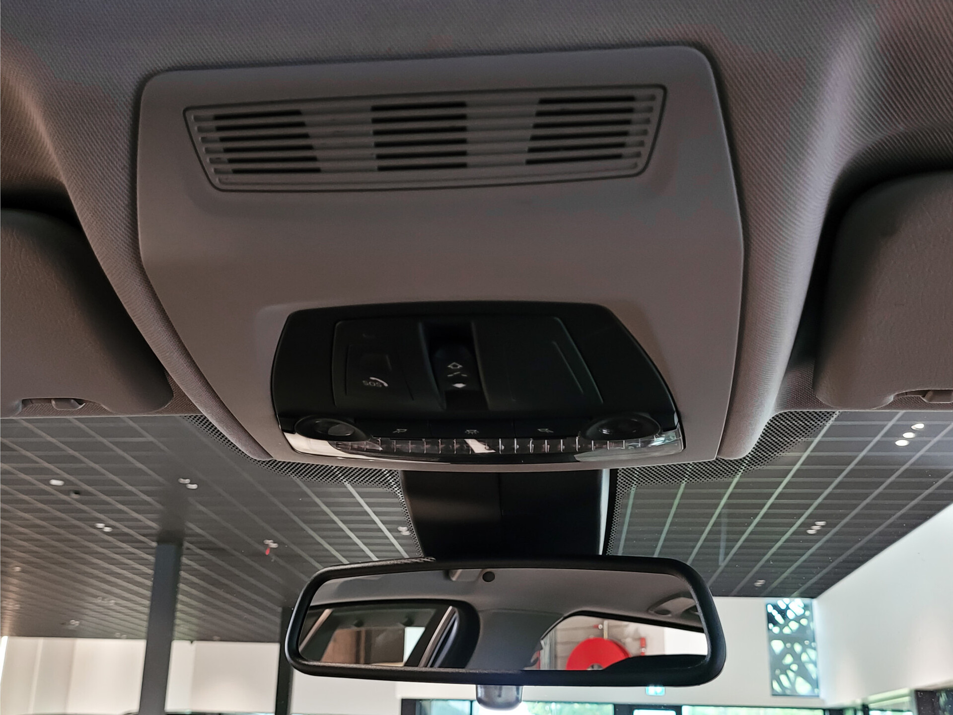 BMW 5 Serie Touring 520d High Executive Panoramadak | Sportstoelen | Aut-Trekhaak | Keyless | EDC | 18" | Leder Foto 26