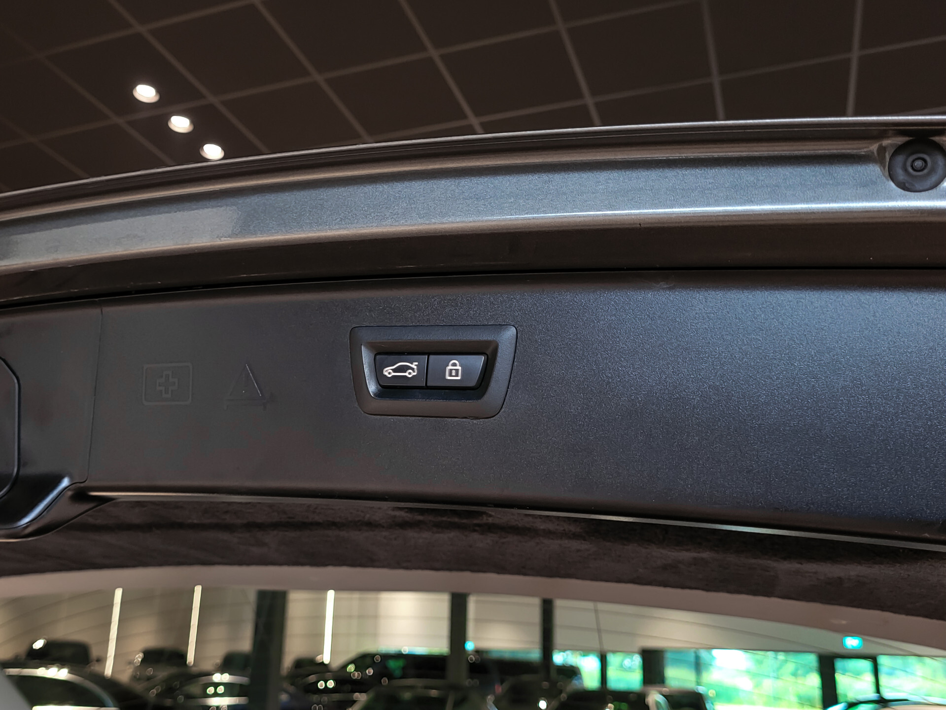 BMW 5 Serie Touring 520d High Executive Panoramadak | Sportstoelen | Aut-Trekhaak | Keyless | EDC | 18" | Leder Foto 28