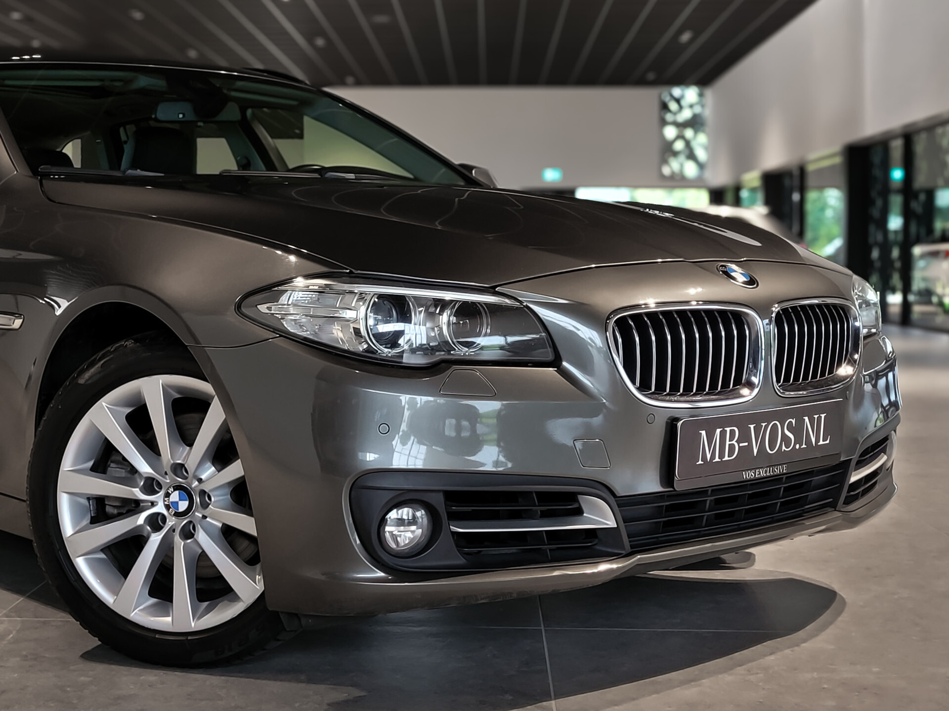 BMW 5 Serie Touring 520d High Executive Panoramadak | Sportstoelen | Aut-Trekhaak | Keyless | EDC | 18" | Leder Foto 30