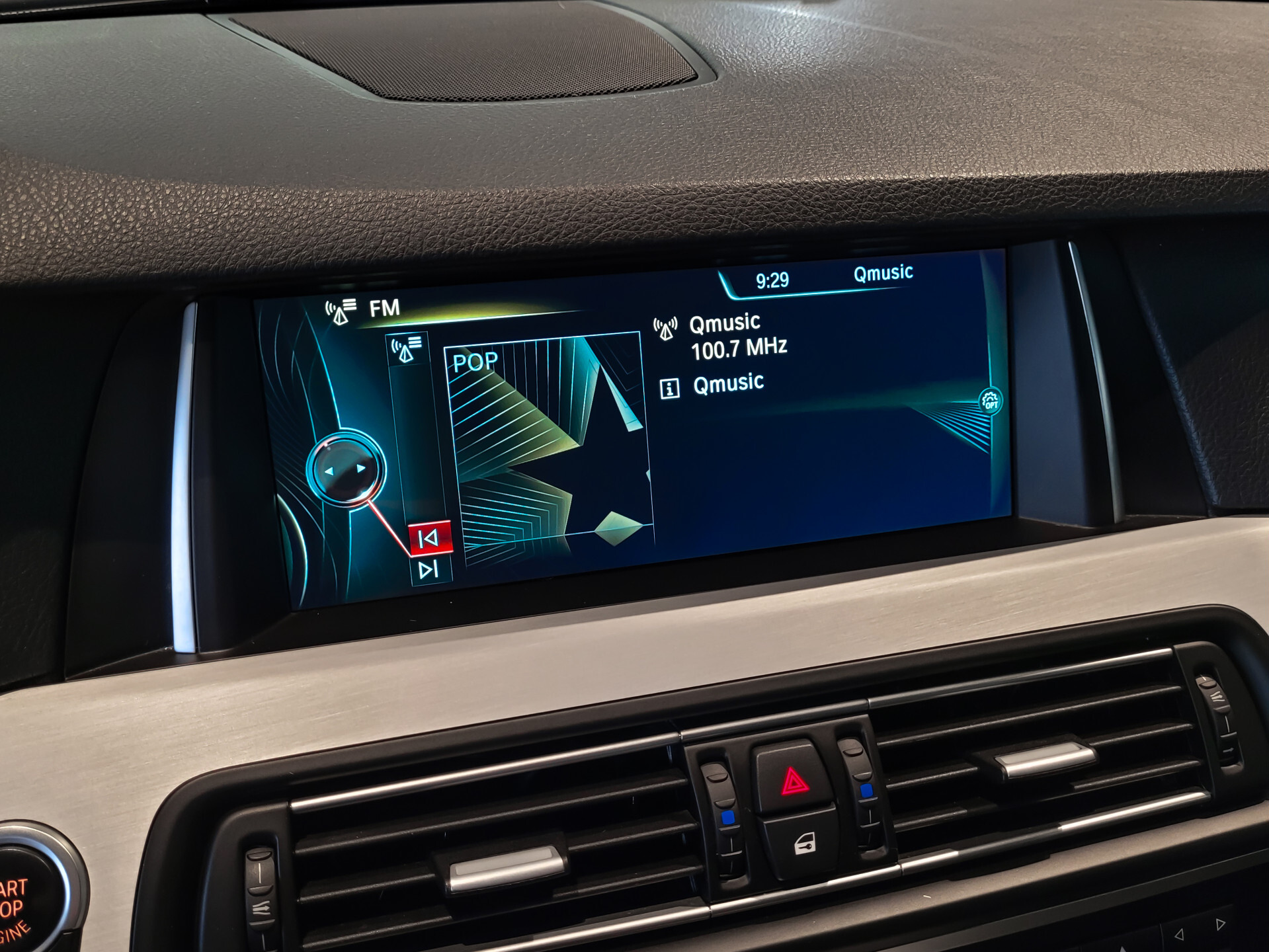 BMW 5 Serie Touring 520d High Executive Panoramadak | Sportstoelen | Aut-Trekhaak | Keyless | EDC | 18" | Leder Foto 9