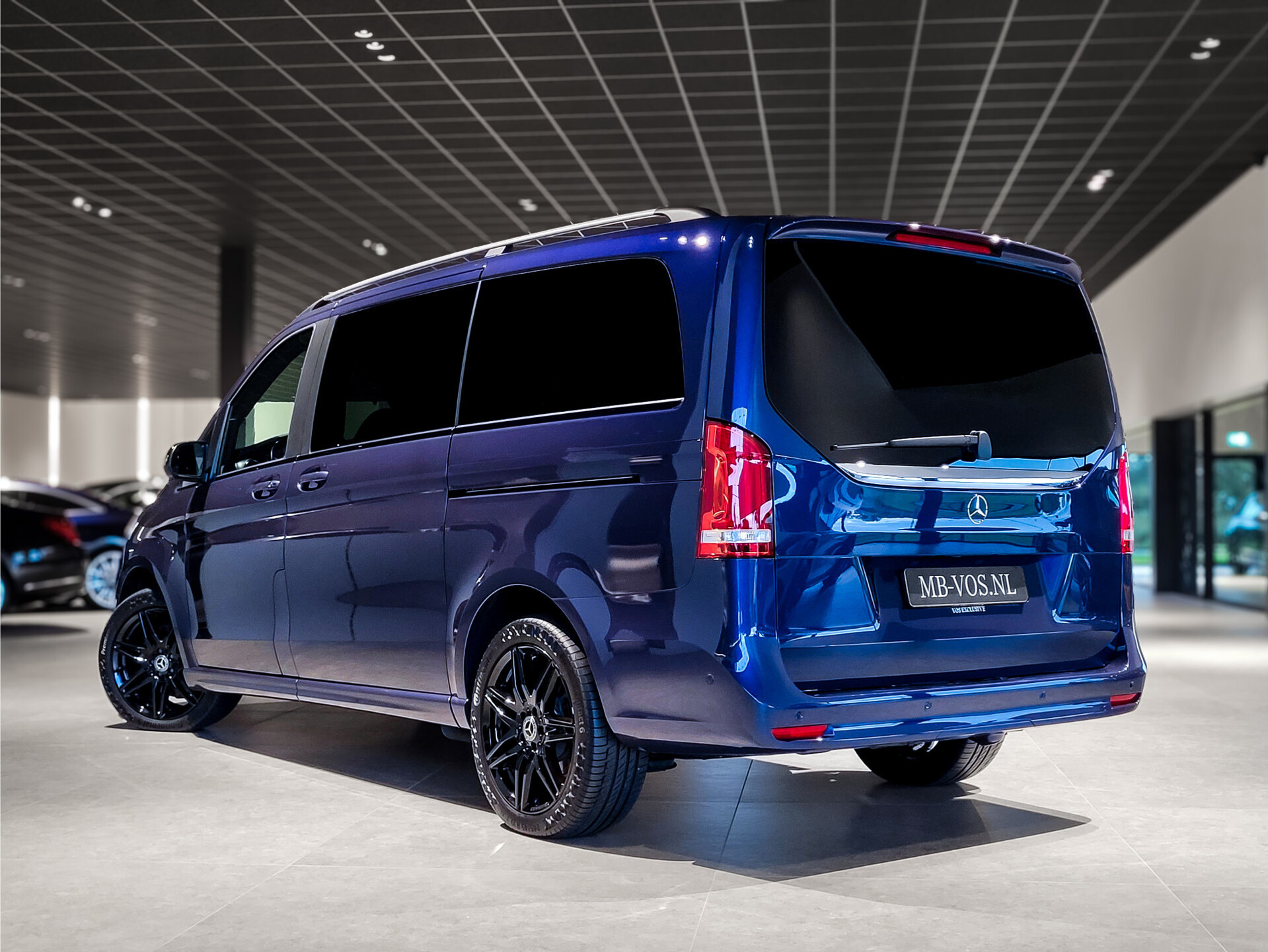 Mercedes-Benz V-Klasse 300d 4-M DC Lang AMG Avantgarde Edition Panorama | Stoelkoeling | Burmester | Distronic Foto 2