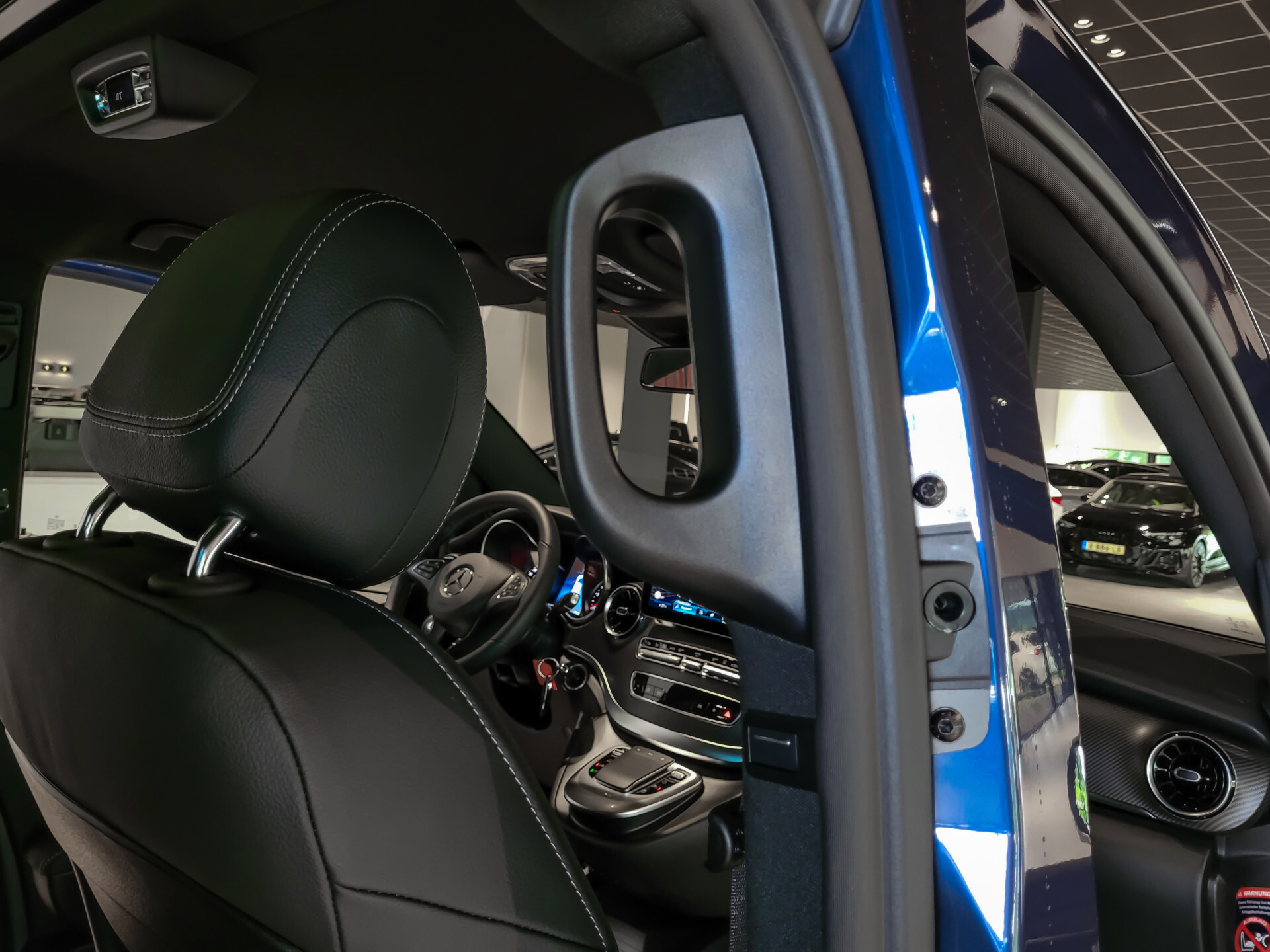 Mercedes-Benz V-Klasse 300d 4-M DC Lang AMG Avantgarde Edition Panorama | Stoelkoeling | Burmester | Distronic Foto 29