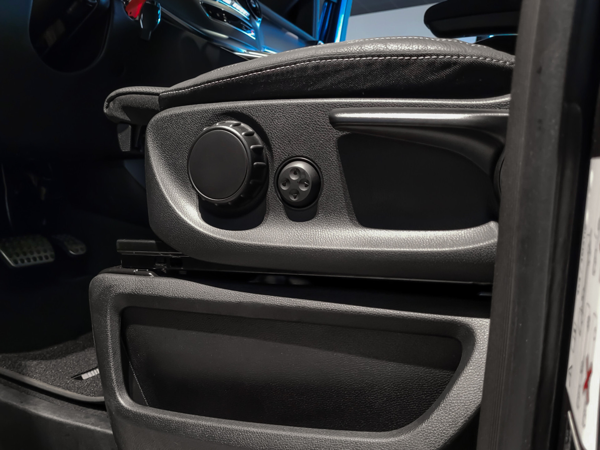 Mercedes-Benz V-Klasse 300d 4-M DC Lang AMG Avantgarde Edition Panorama | Stoelkoeling | Burmester | Distronic Foto 31