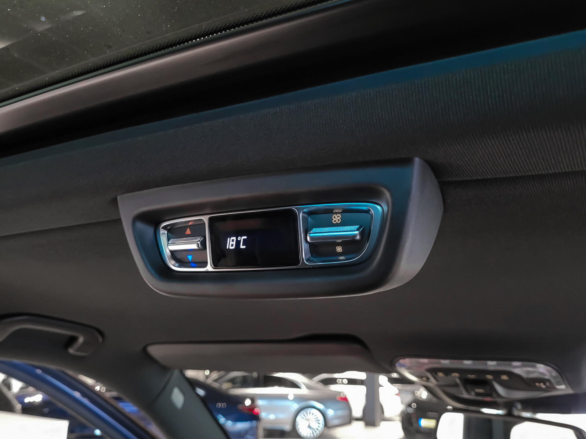 Mercedes-Benz V-Klasse 300d 4-M DC Lang AMG Avantgarde Edition Panorama | Stoelkoeling | Burmester | Distronic Foto 35