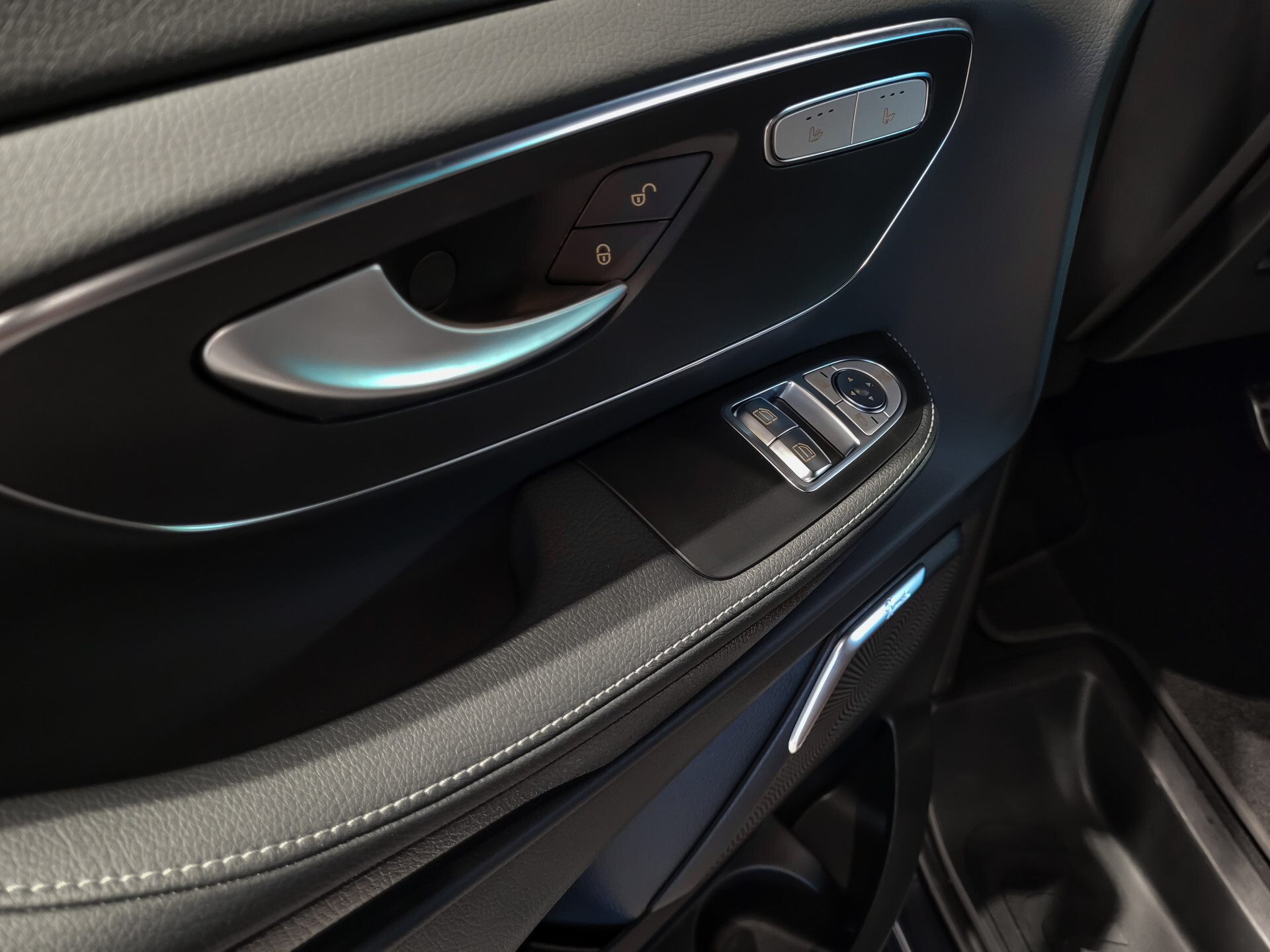 Mercedes-Benz V-Klasse 300d 4-M DC Lang AMG Avantgarde Edition Panorama | Stoelkoeling | Burmester | Distronic Foto 9