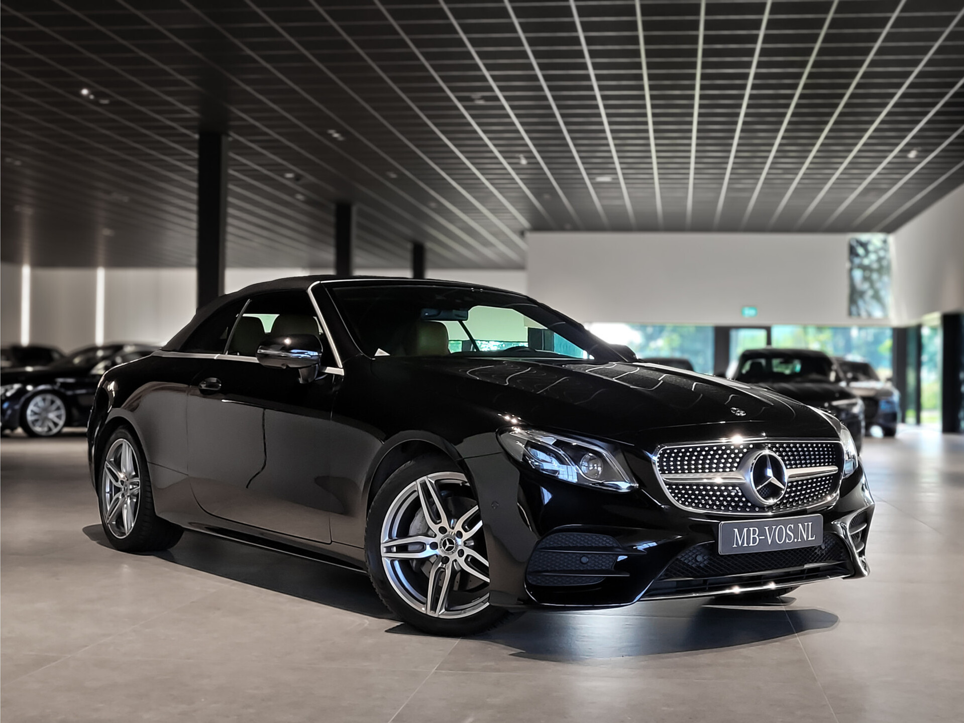 Mercedes-Benz E-Klasse Cabrio 200 AMG Premium Plus Foto 2