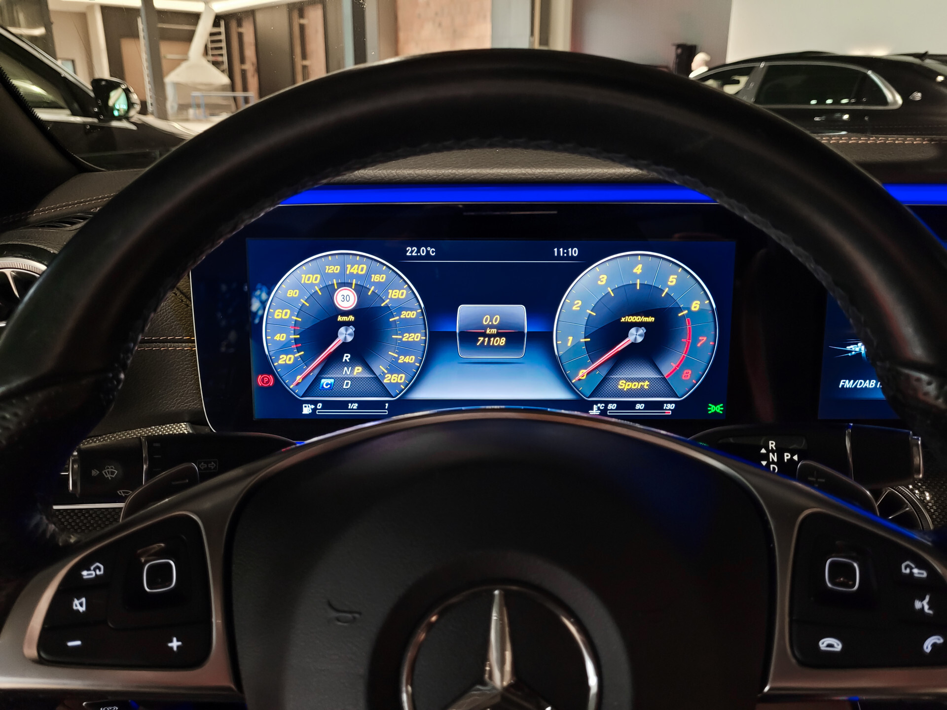 Mercedes-Benz E-Klasse Cabrio 200 AMG Premium Plus Foto 23