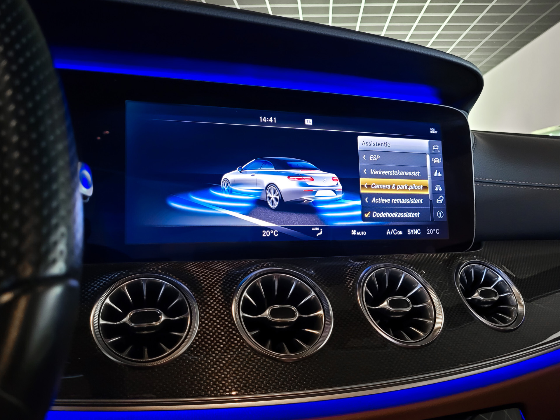 Mercedes-Benz E-Klasse Cabrio 200 AMG Premium Plus Foto 24