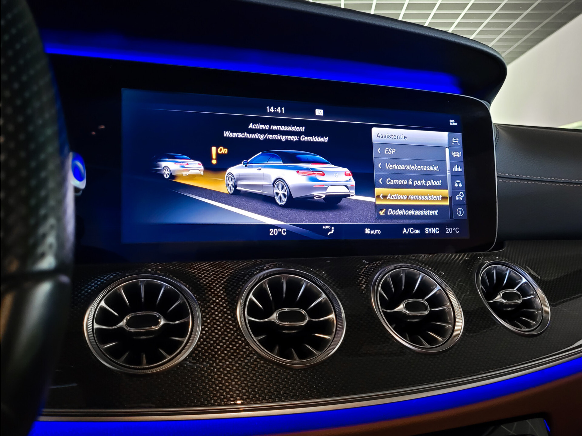 Mercedes-Benz E-Klasse Cabrio 200 AMG Premium Plus Foto 26