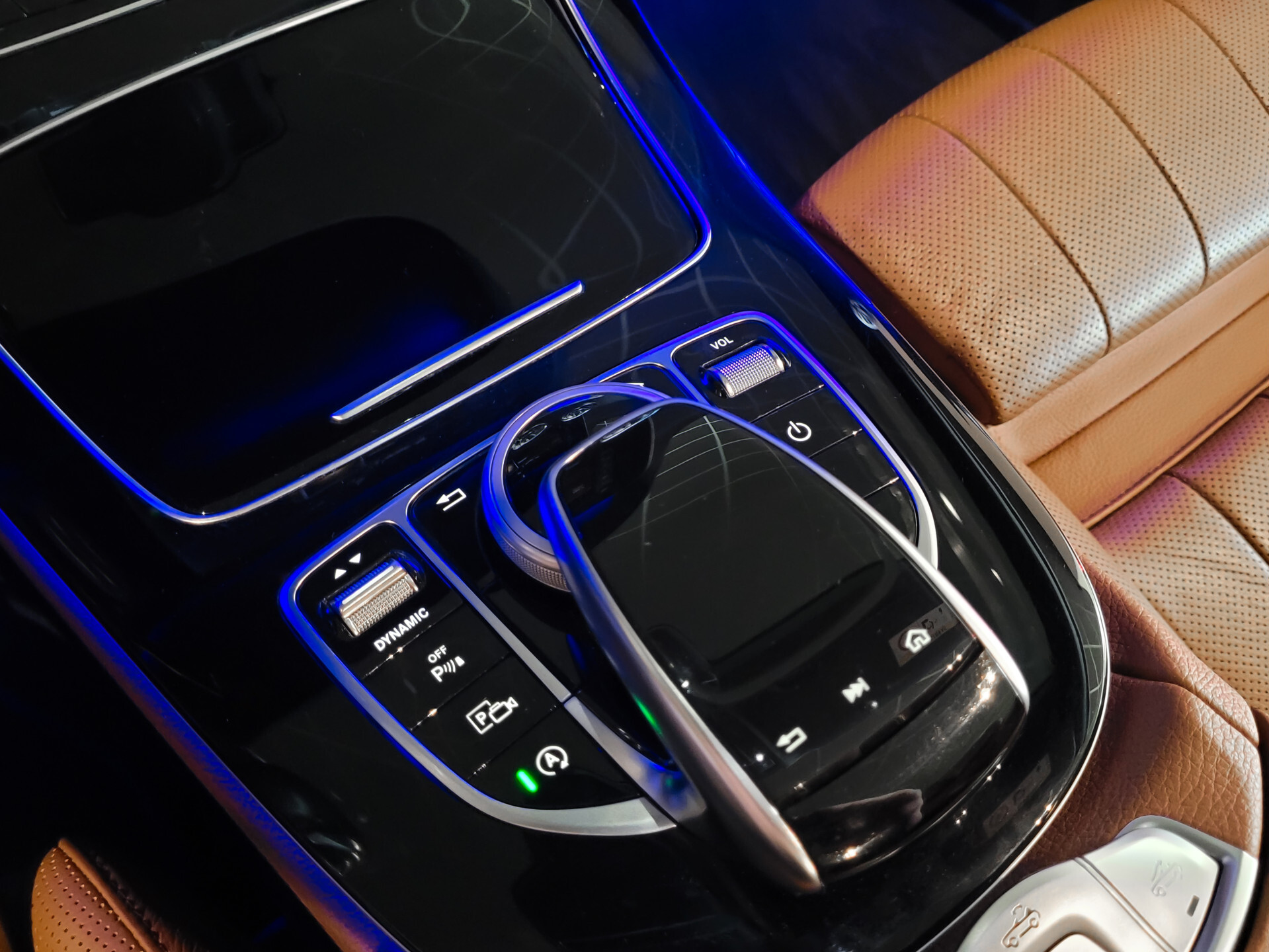 Mercedes-Benz E-Klasse Cabrio 200 AMG Premium Plus Foto 27