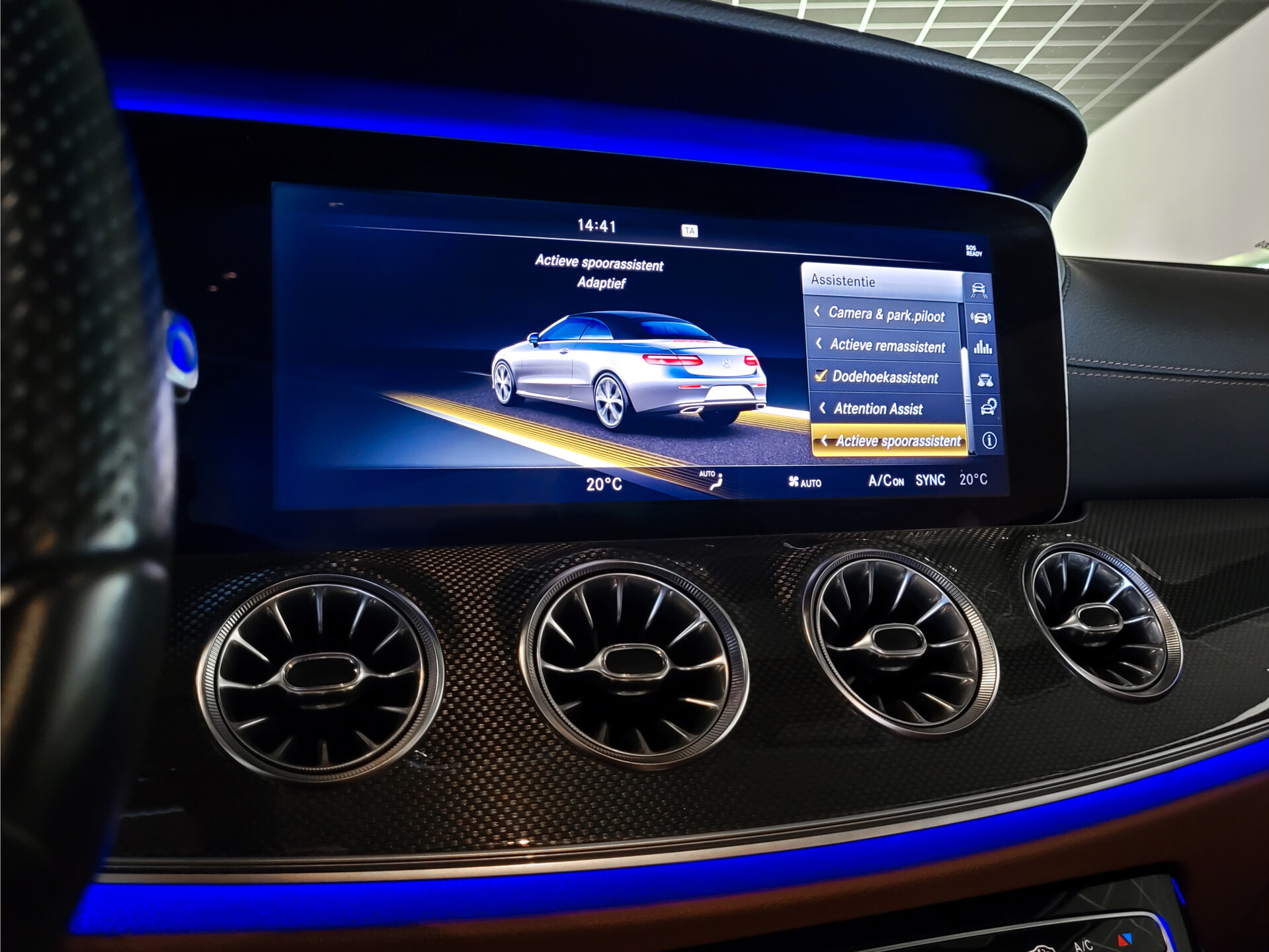 Mercedes-Benz E-Klasse Cabrio 200 AMG Premium Plus Foto 30