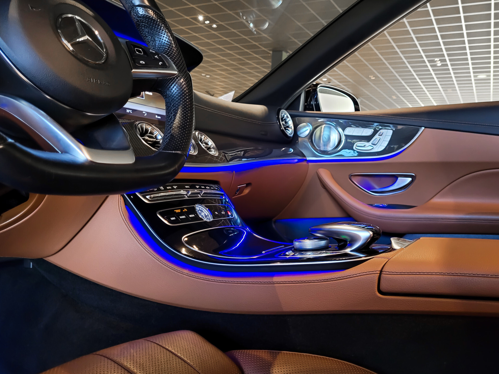 Mercedes-Benz E-Klasse Cabrio 200 AMG Premium Plus Foto 31