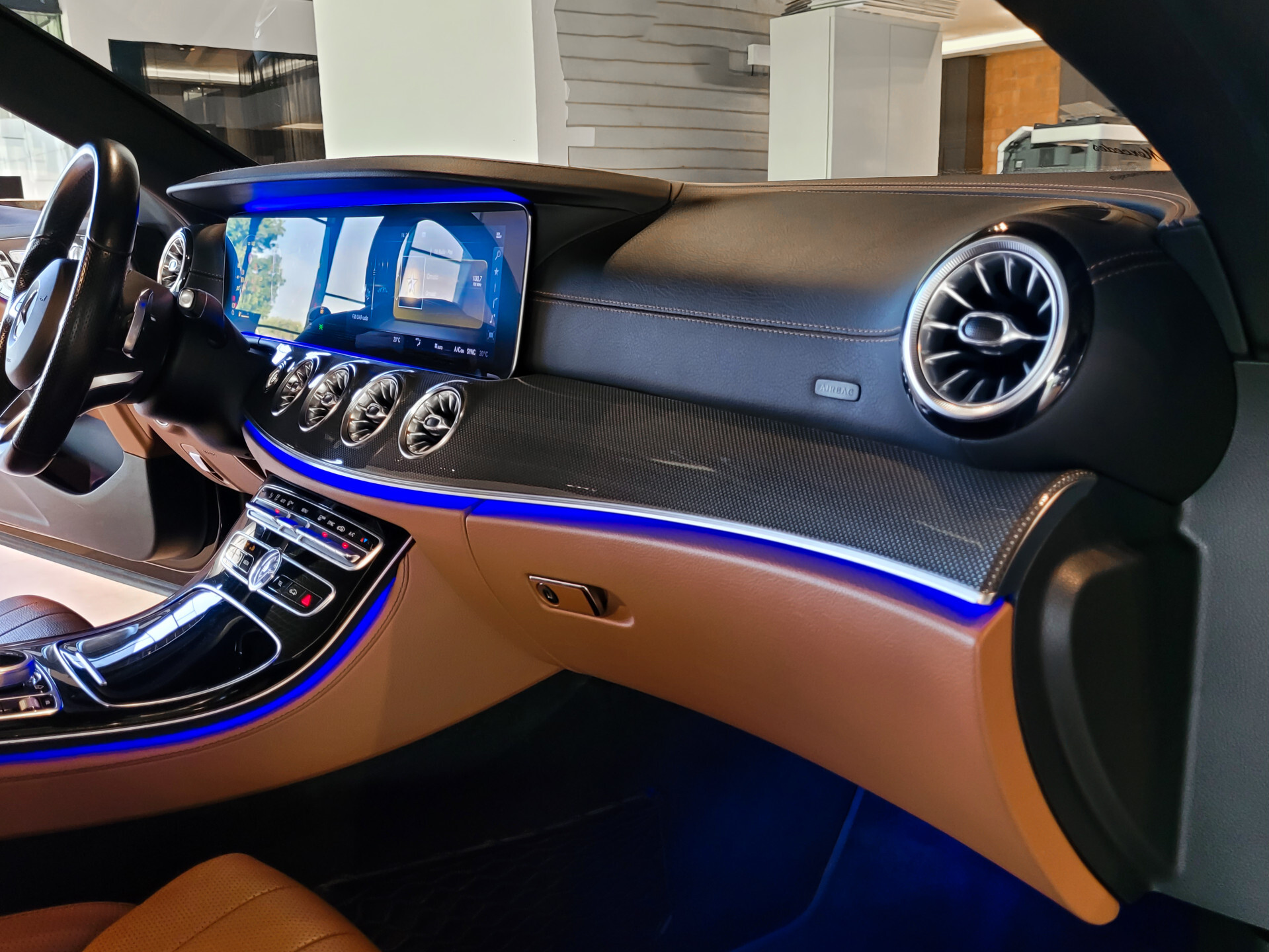 Mercedes-Benz E-Klasse Cabrio 200 AMG Premium Plus Foto 33