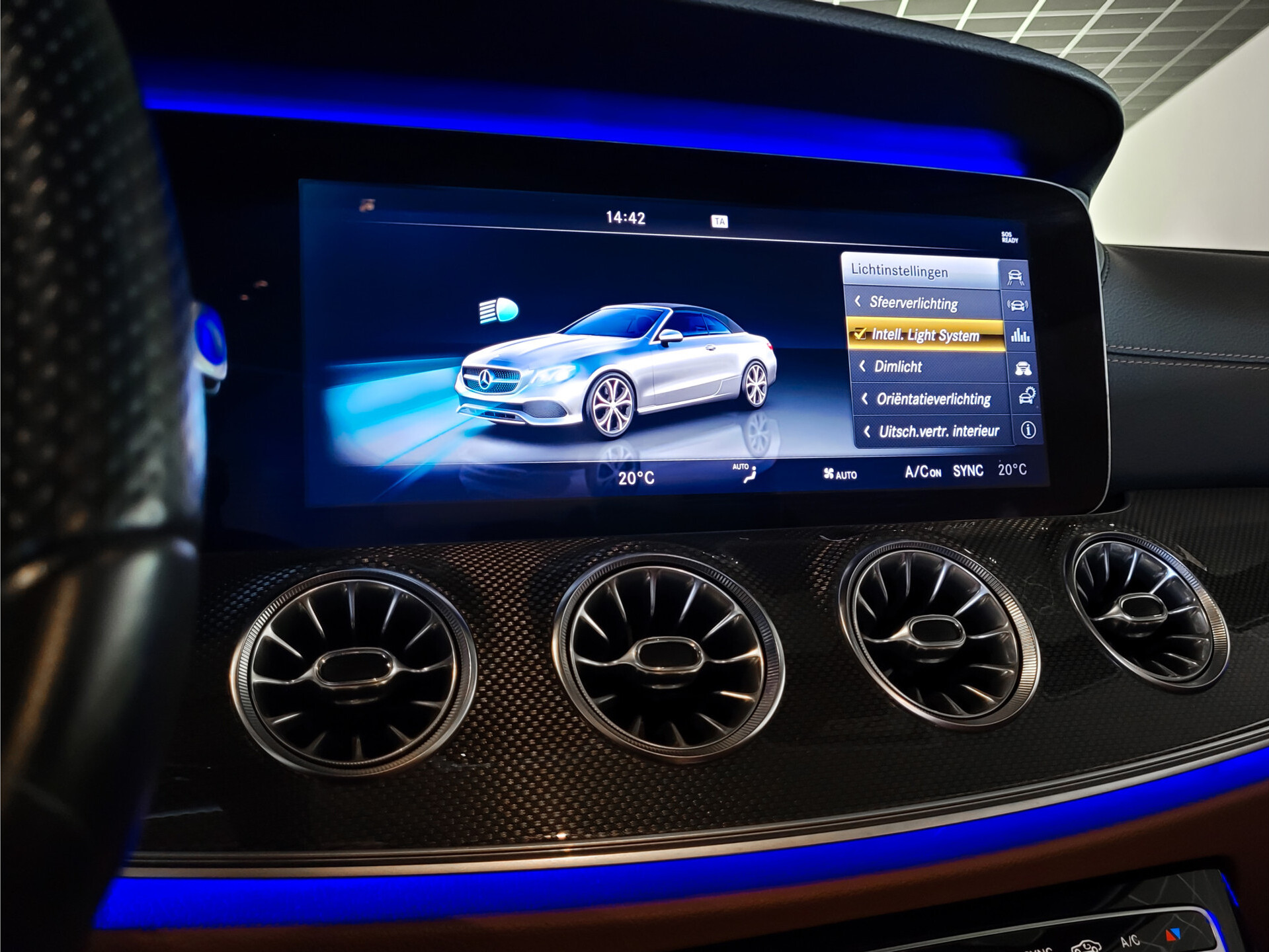 Mercedes-Benz E-Klasse Cabrio 200 AMG Premium Plus Foto 34